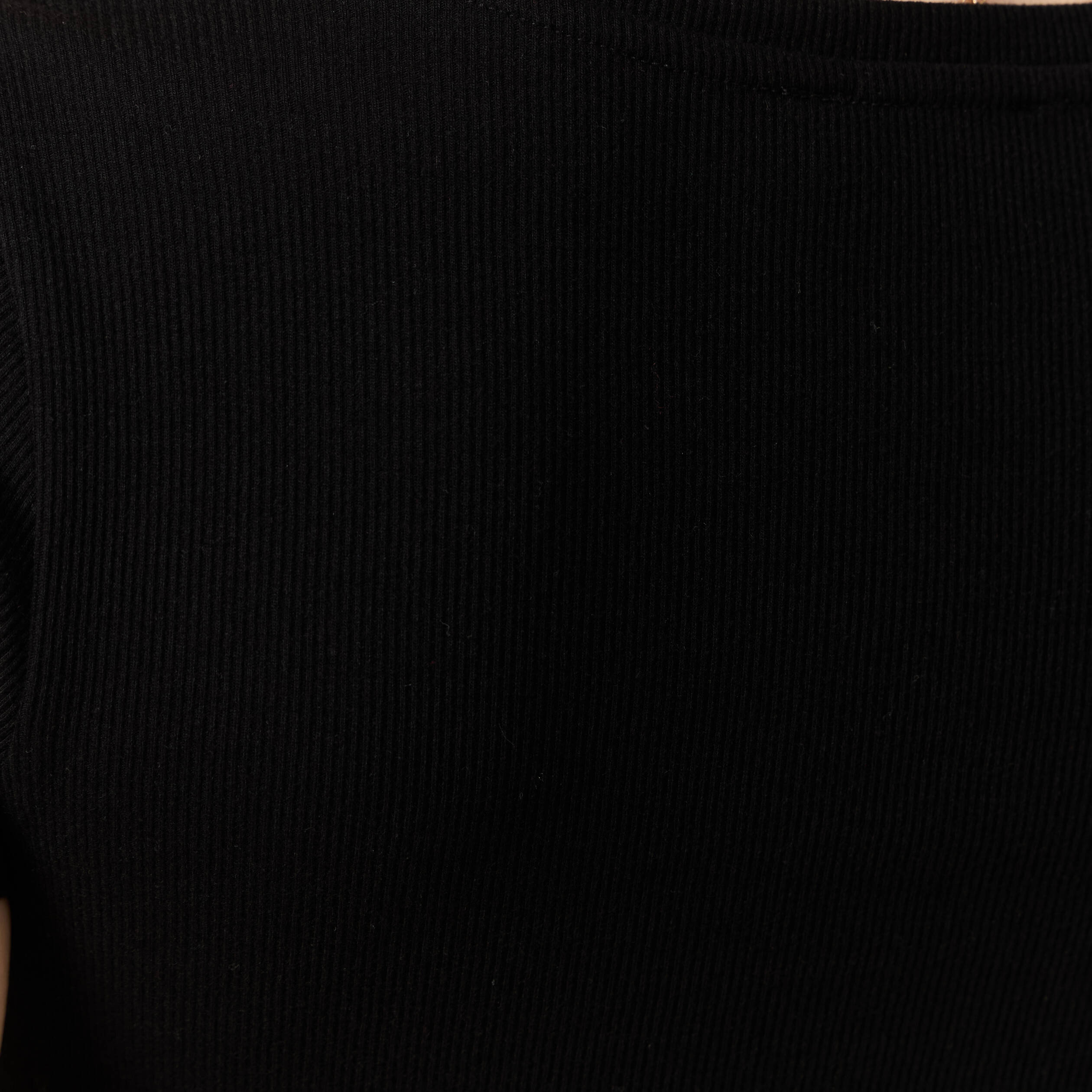 T-shirt ajust&eacute; col V manches courtes noir femme