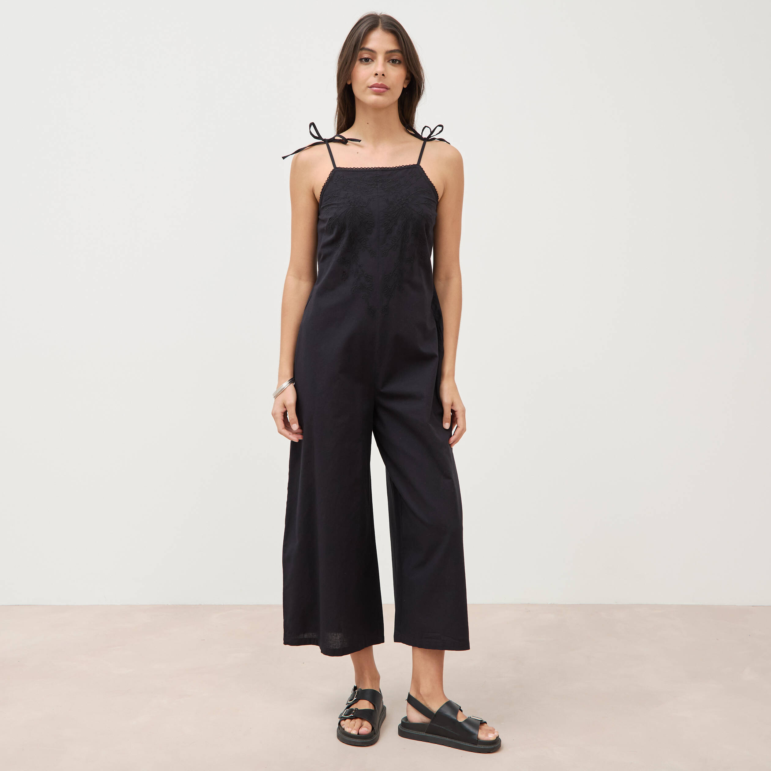 Combinaison salopette col carr&eacute; noir femme