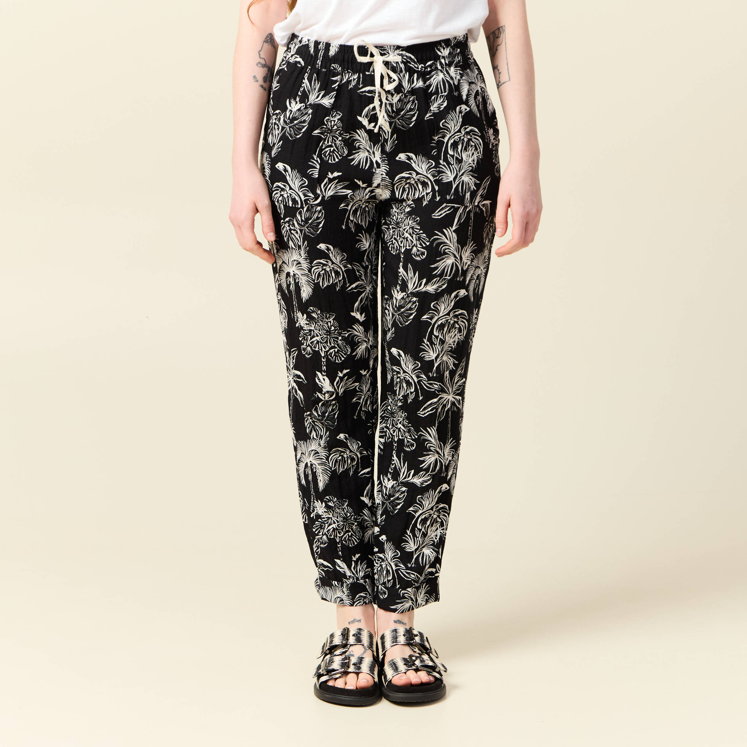 pantalon carotte fluide noir femme Pantalon carotte fluide noir femme