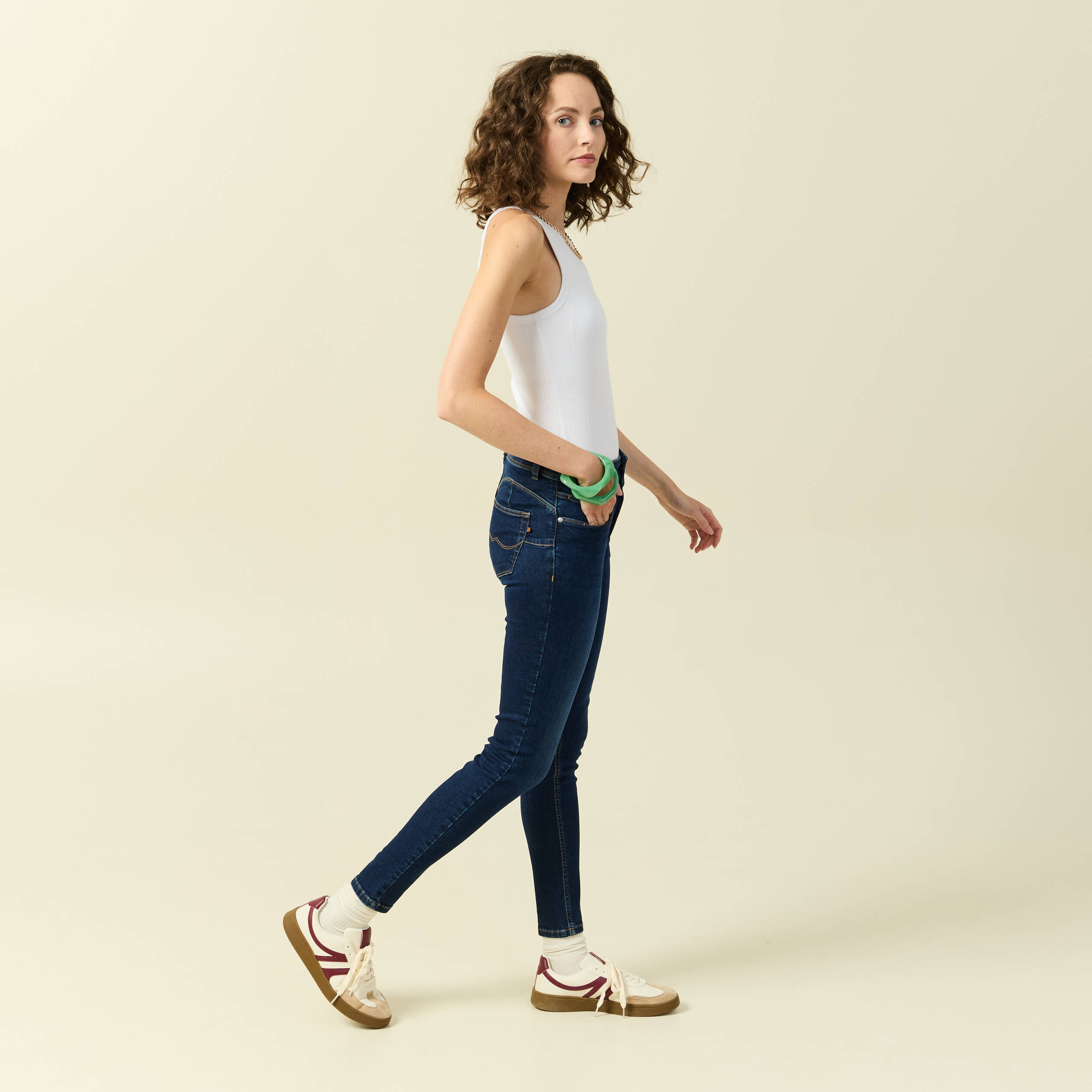 Jeans skinny 7/8&egrave;me taille haute denim brut femme