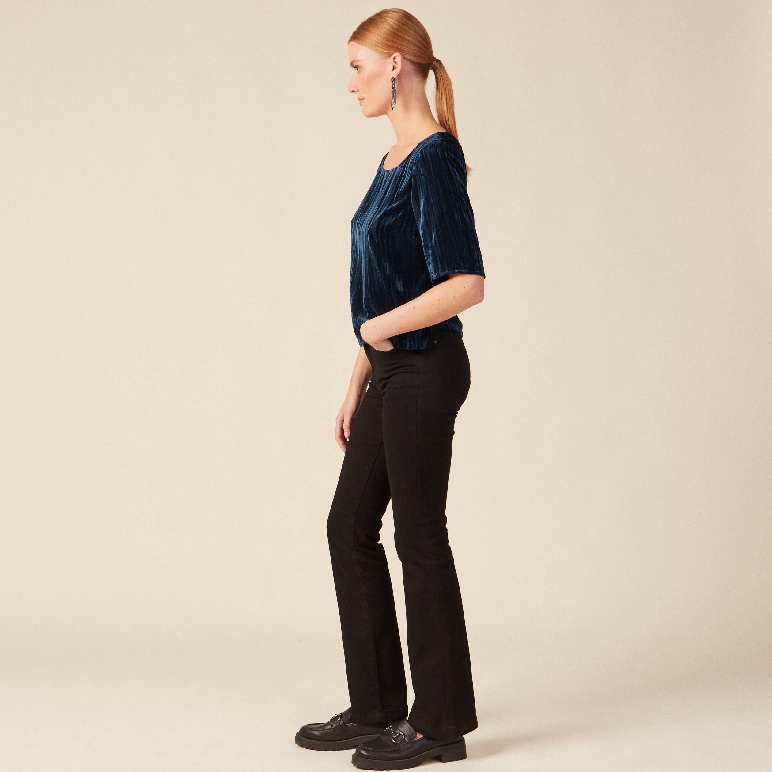 Blouse ajust&eacute;e manches courtes velours bleu canard femme