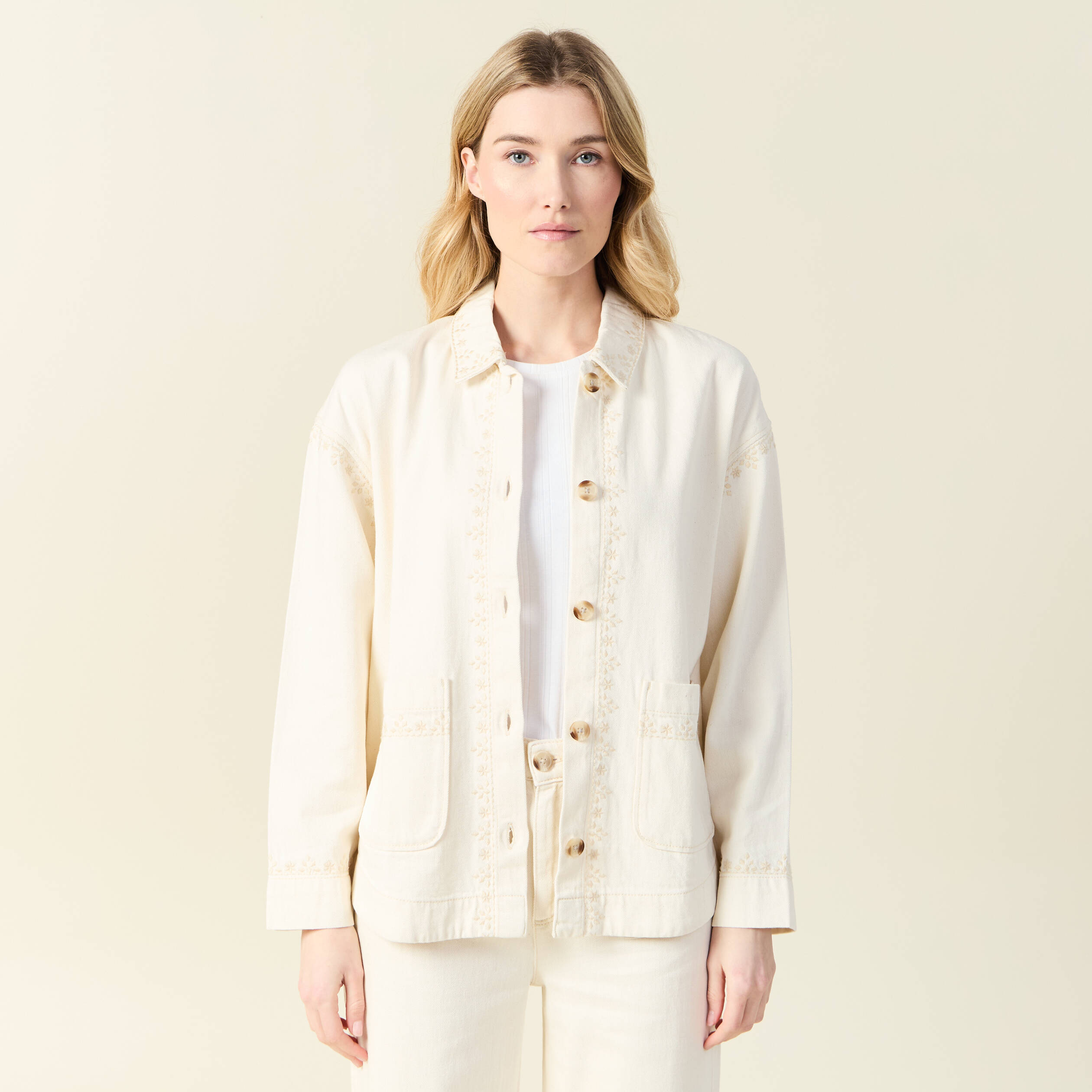 Blouson boutonn&eacute; brod&eacute; denim blanc femme