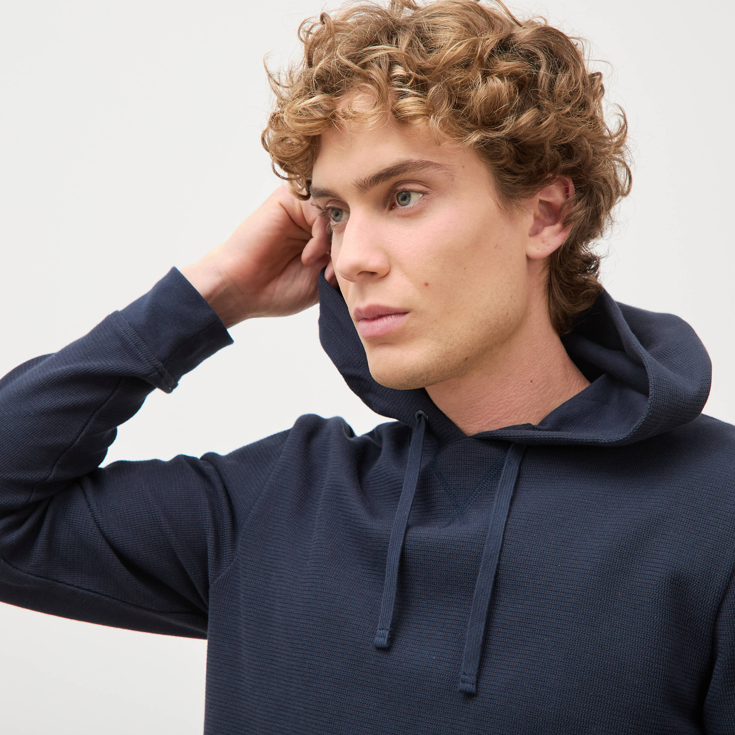 T-shirt &agrave; capuche bleu marine homme