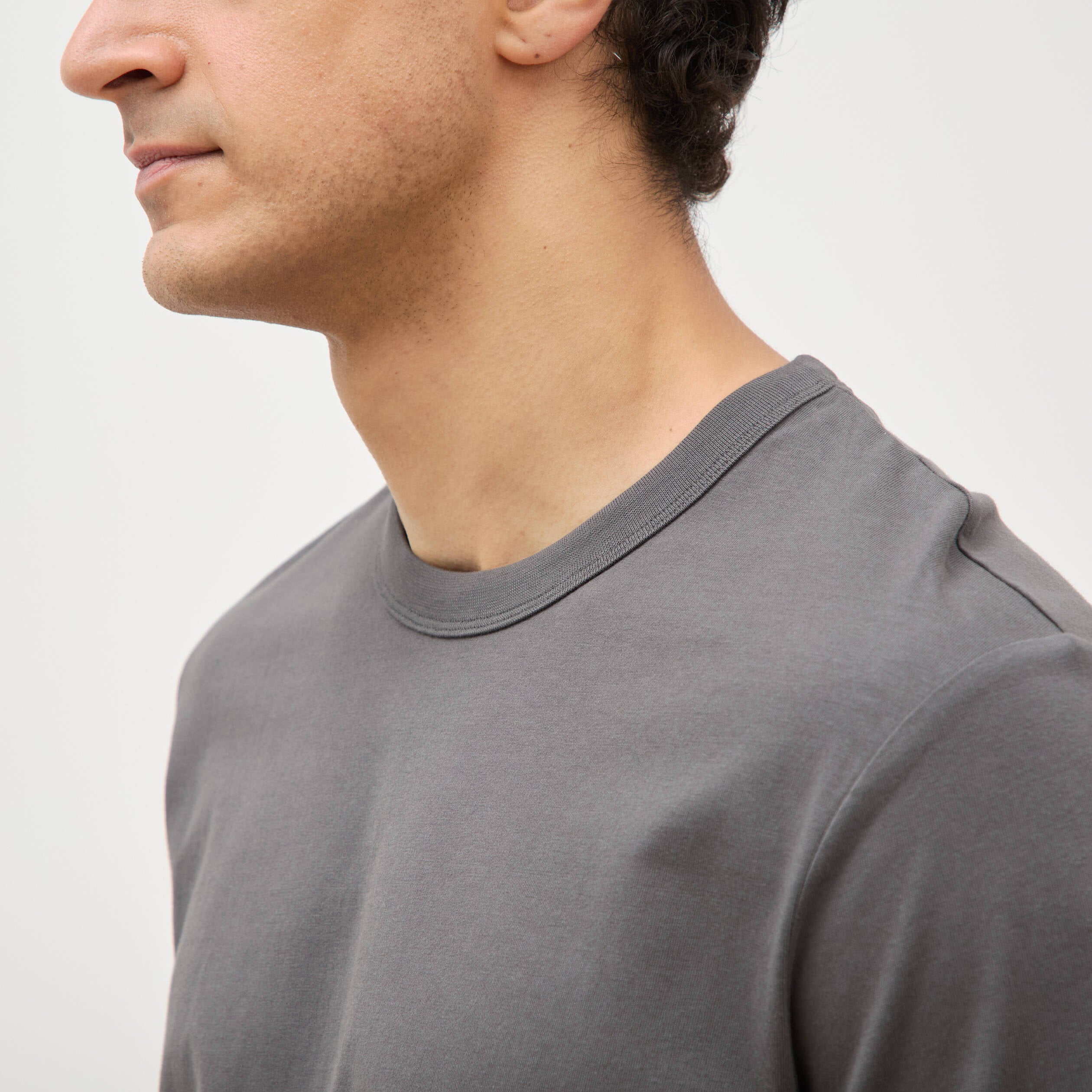 T-shirt en coton manches courtes gris fonc&eacute; homme