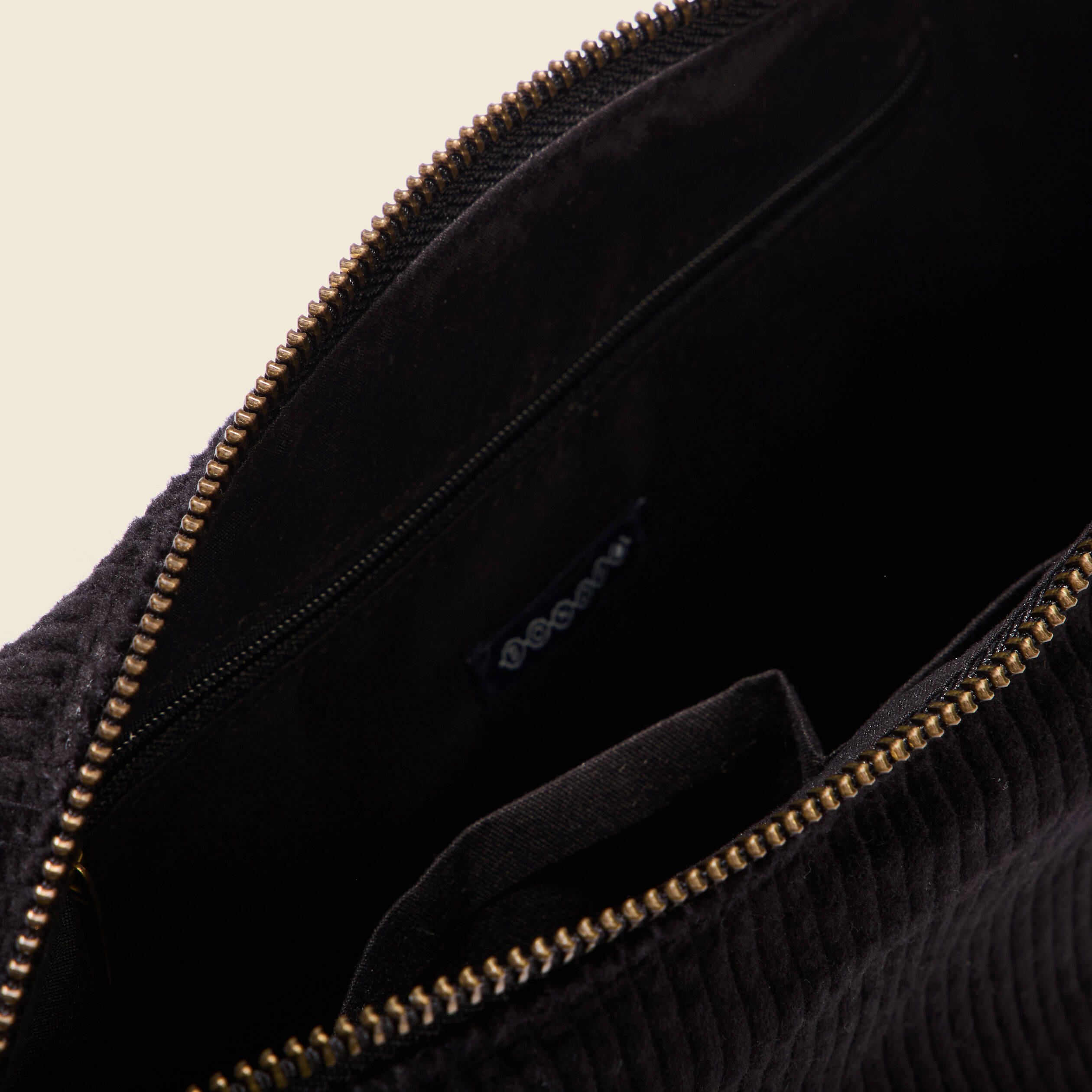 Sac banane velours c&ocirc;tel&eacute; noir femme