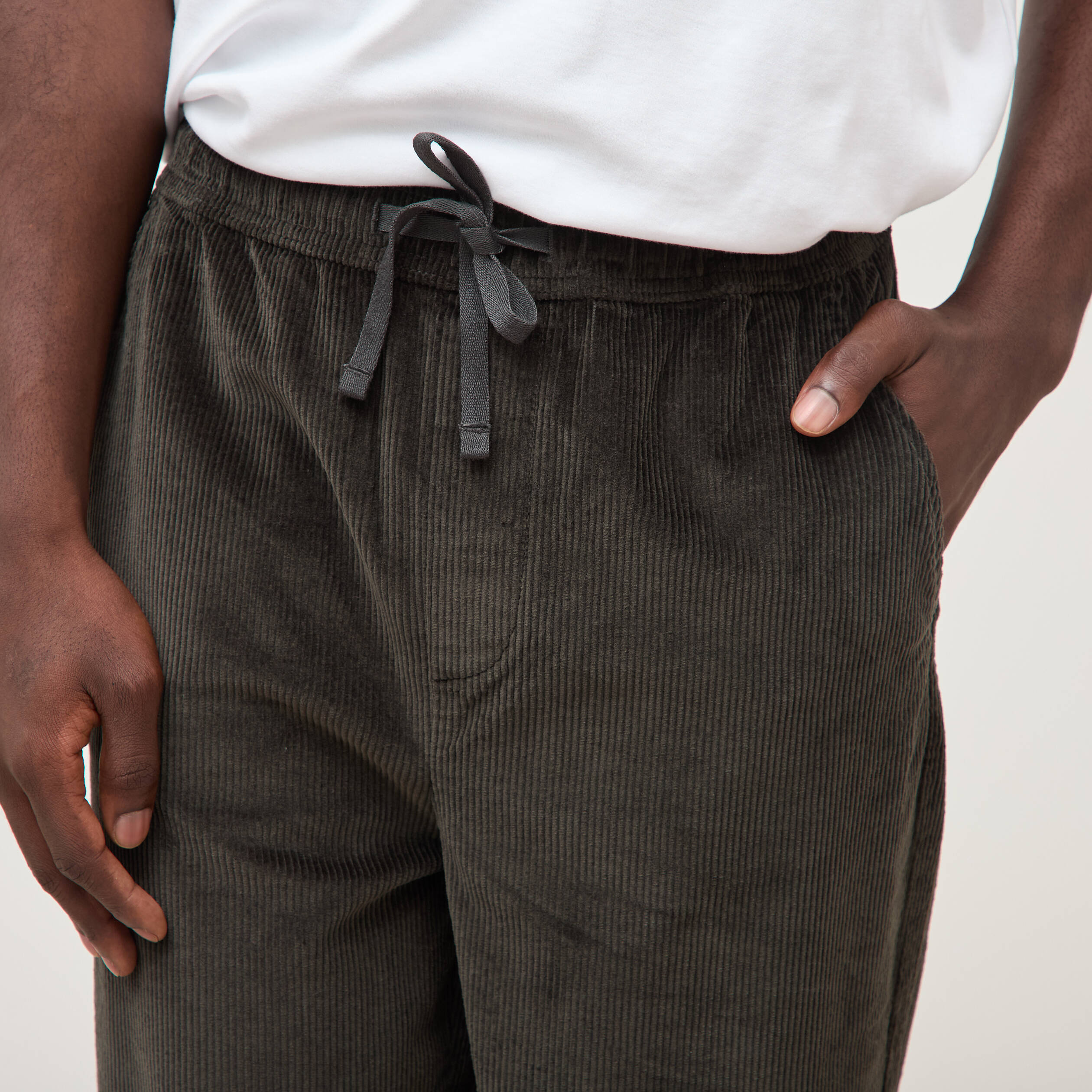 Pantalon large en velours vert kaki homme