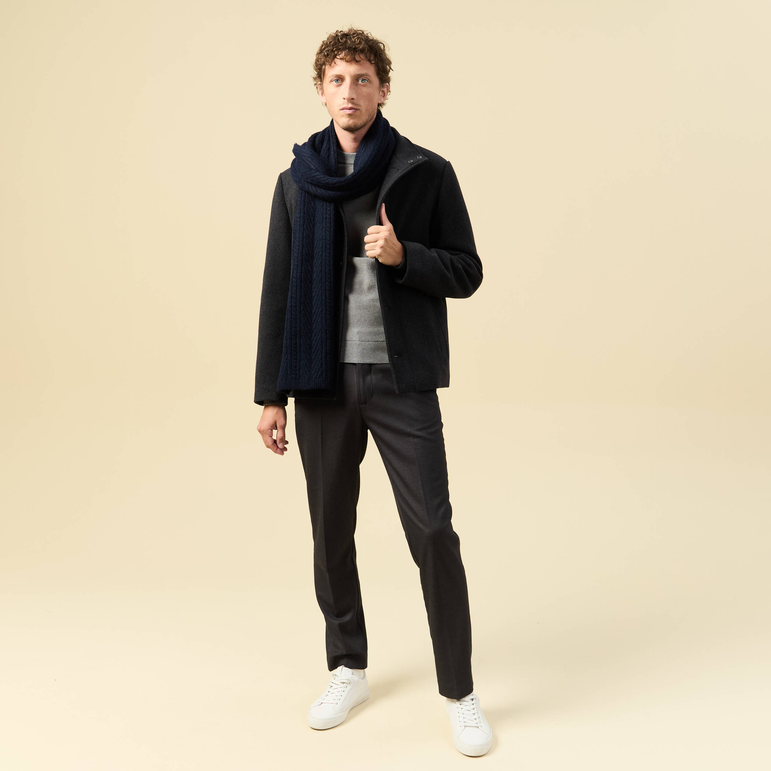 Manteau droit court col montant gris fonc&eacute; homme