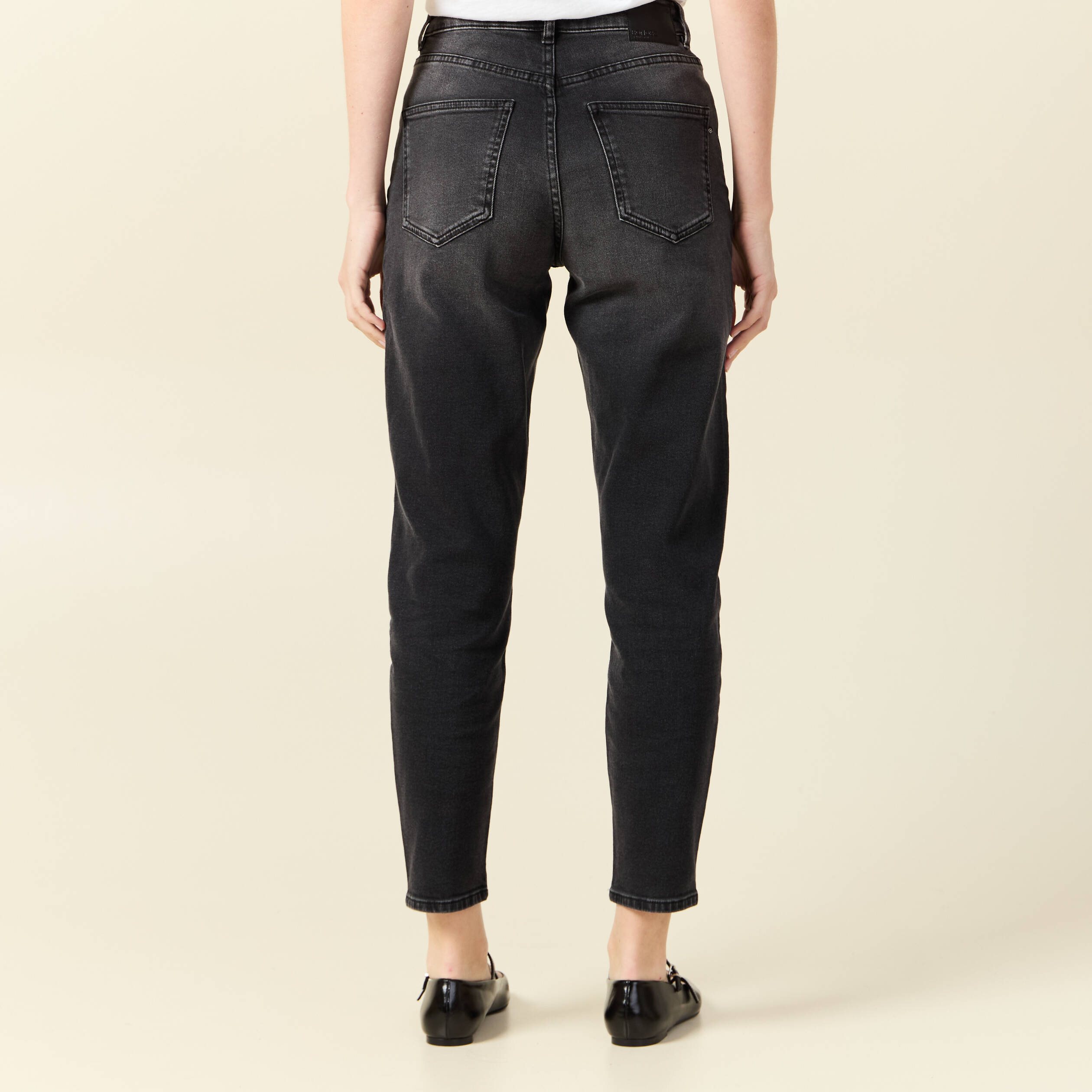 Jeans mom details brodes denim noir femme Vibs