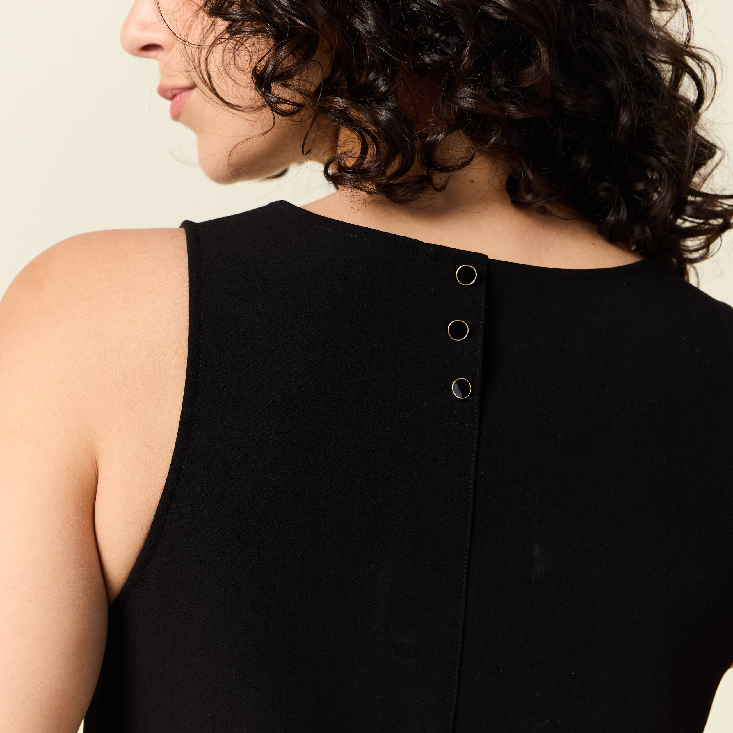 Robe chasuble trap&egrave;ze noir femme