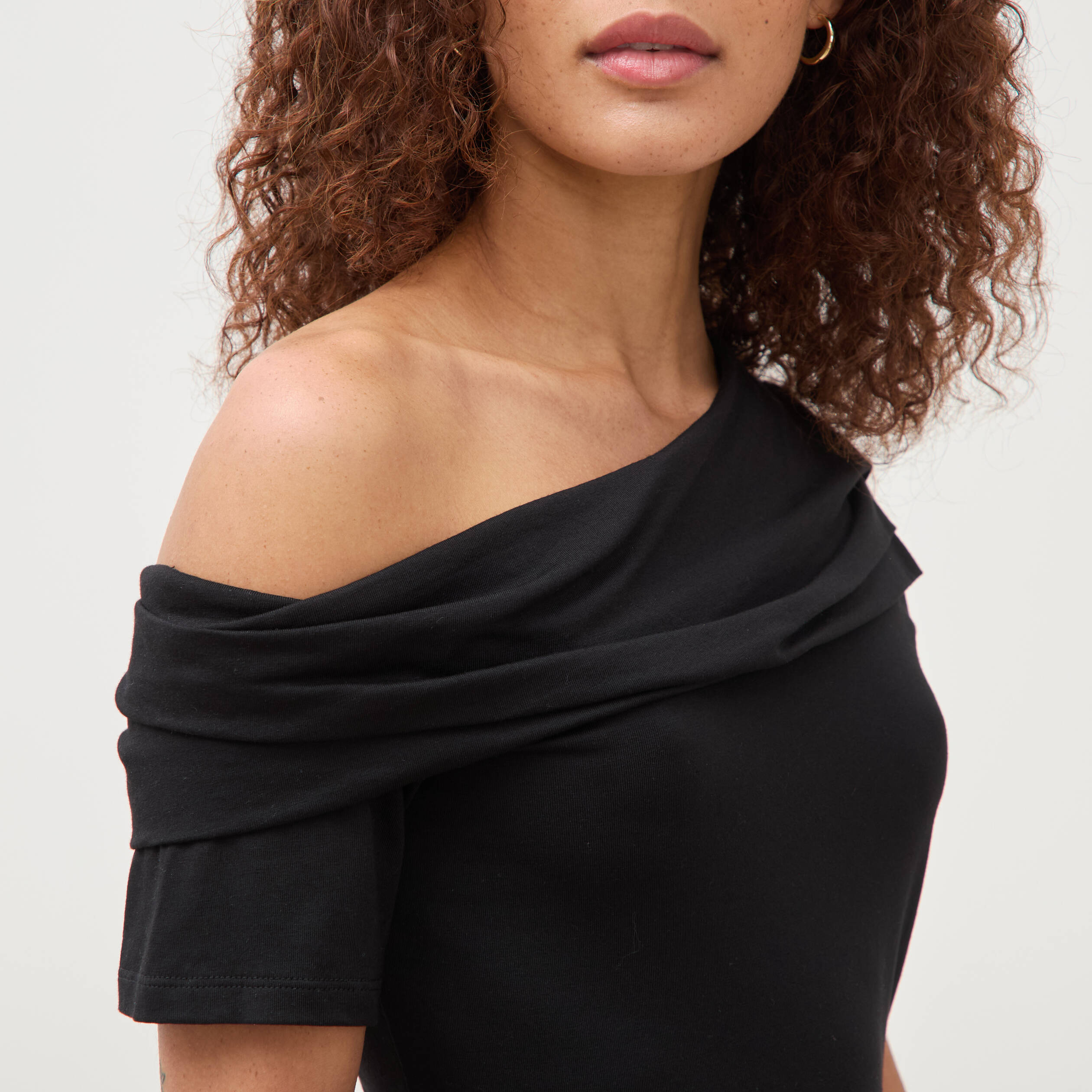 T-shirt ajust&eacute; manches courtes noir femme