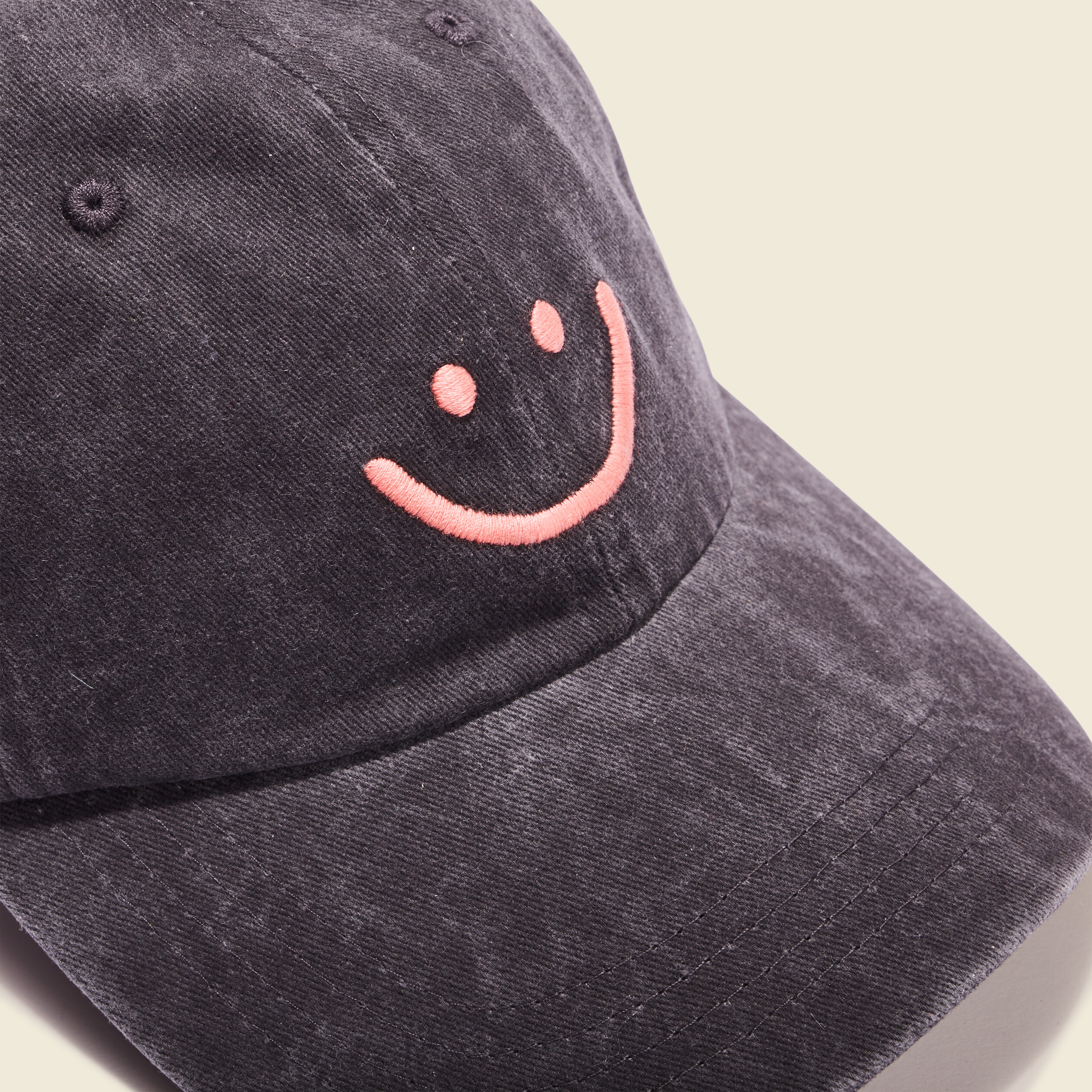 Casquette détails brodés noir femme