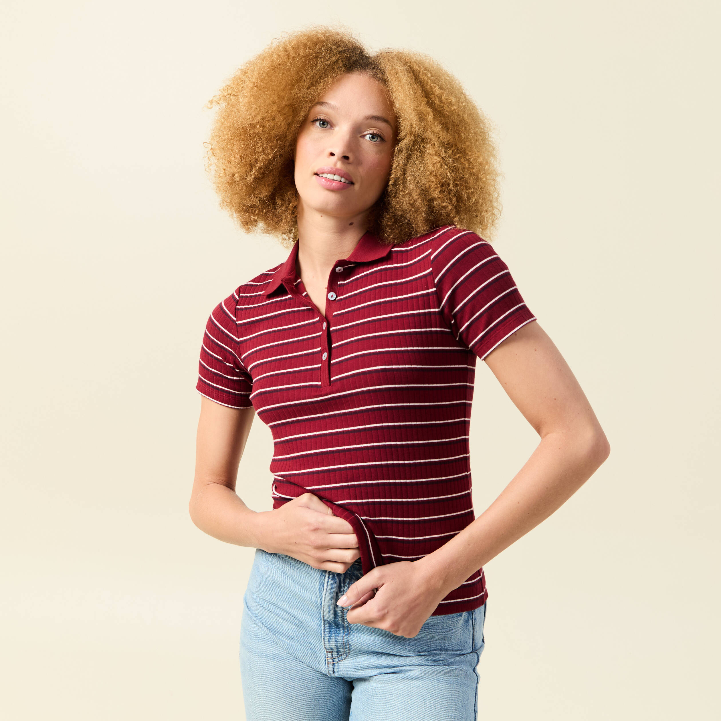 T-shirt cintr&eacute; manches courtes rouge cerise femme