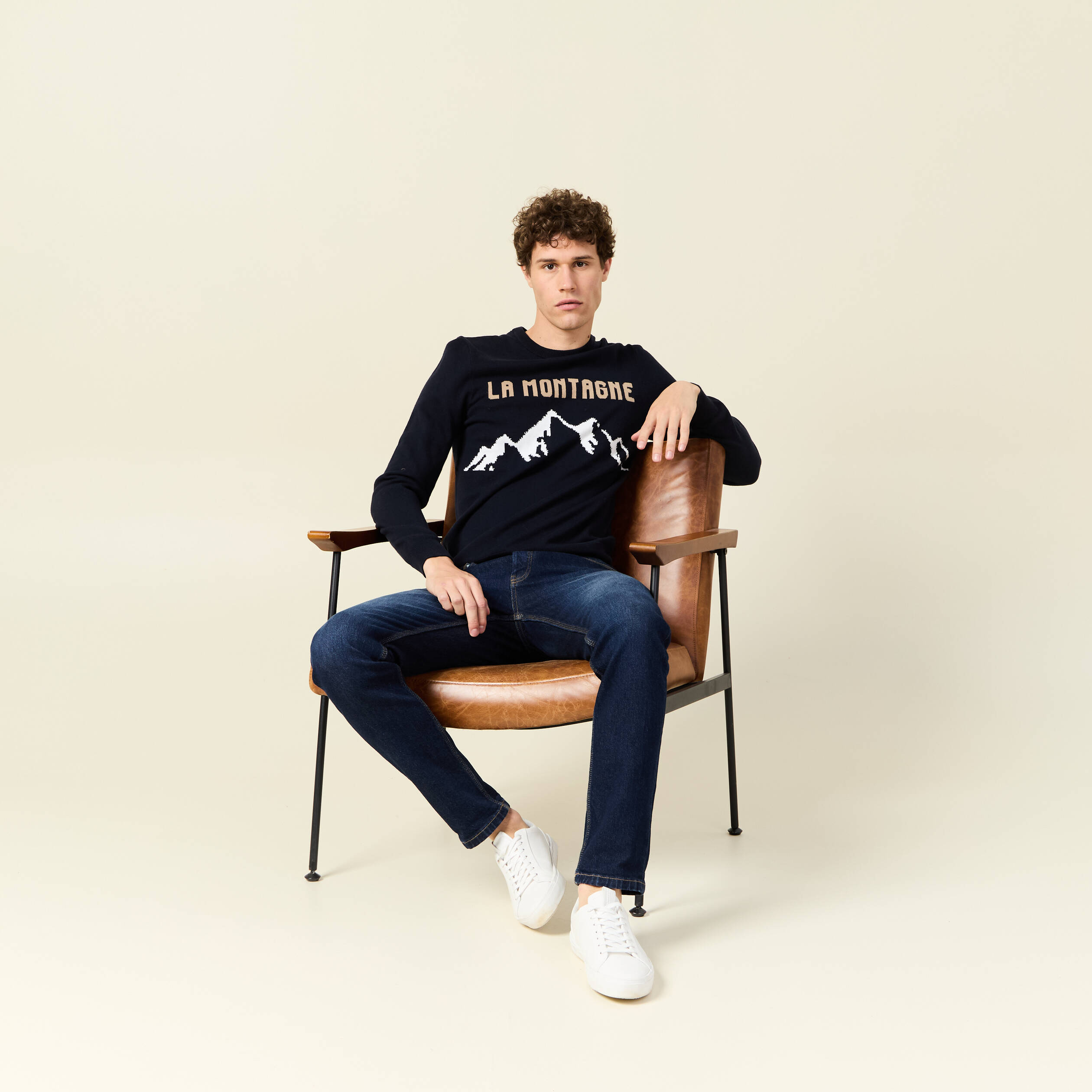 Pull col rond manches longues en coton bleu fonc&eacute; homme