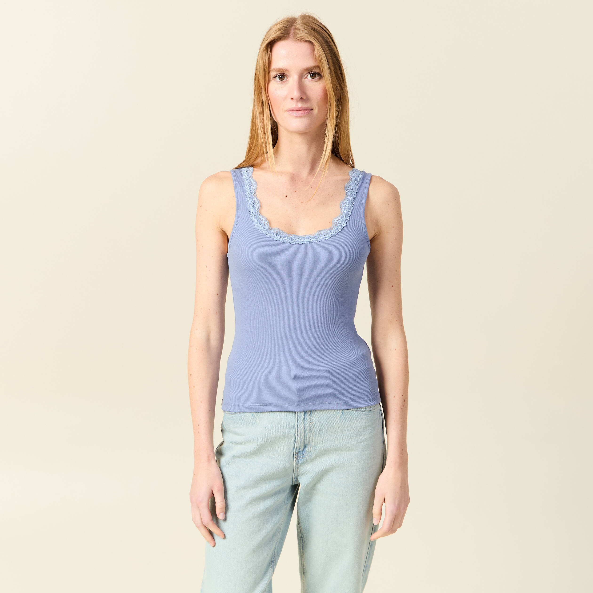 debardeur ajuste court dentelle bleu gris femme Débardeur ajusté court dentelle bleu gris femme