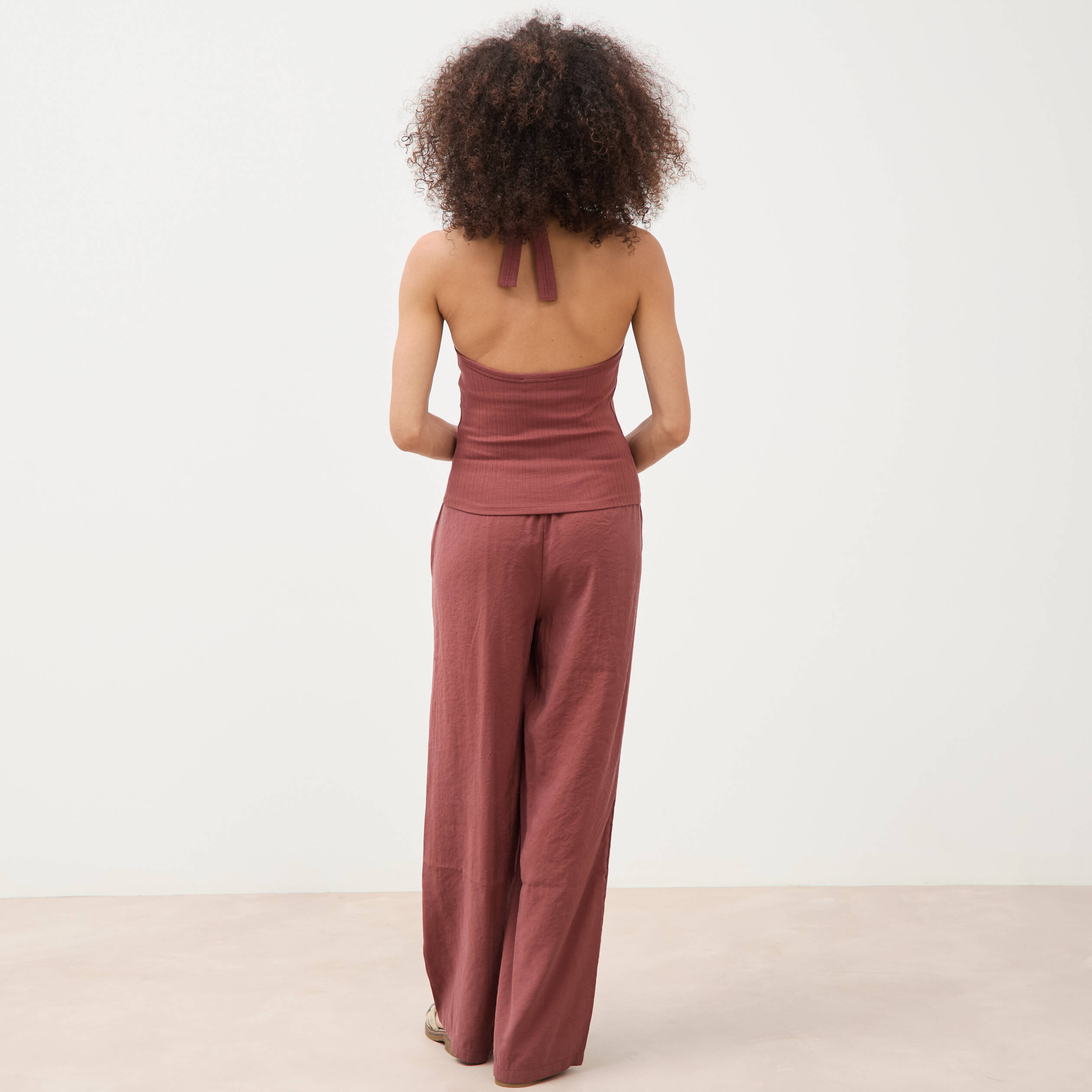 D&eacute;bardeur cropped d&eacute;collet&eacute; doubl&eacute; marron cognac femme