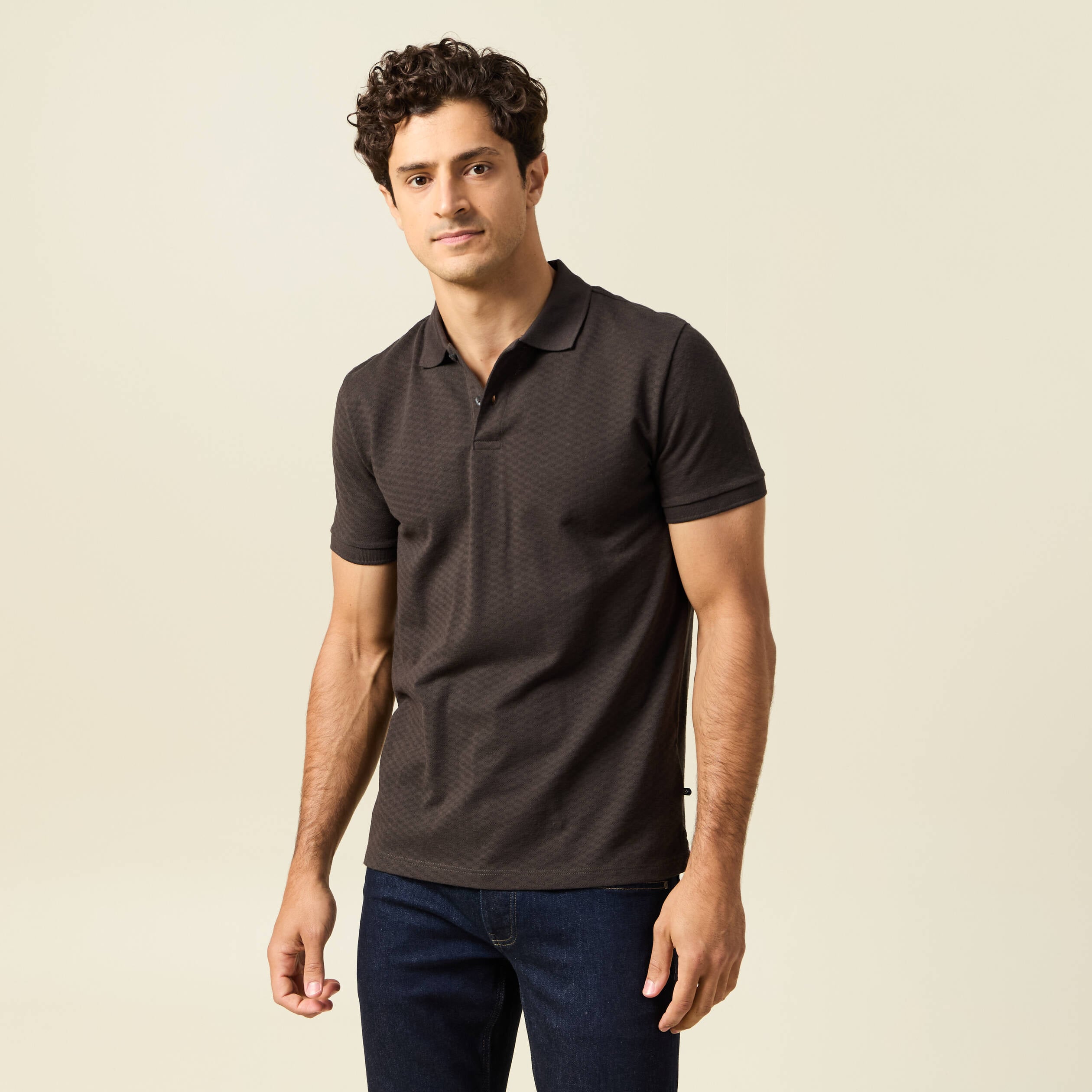 Polo cintr&eacute; en coton manches courtes gris fonc&eacute; homme