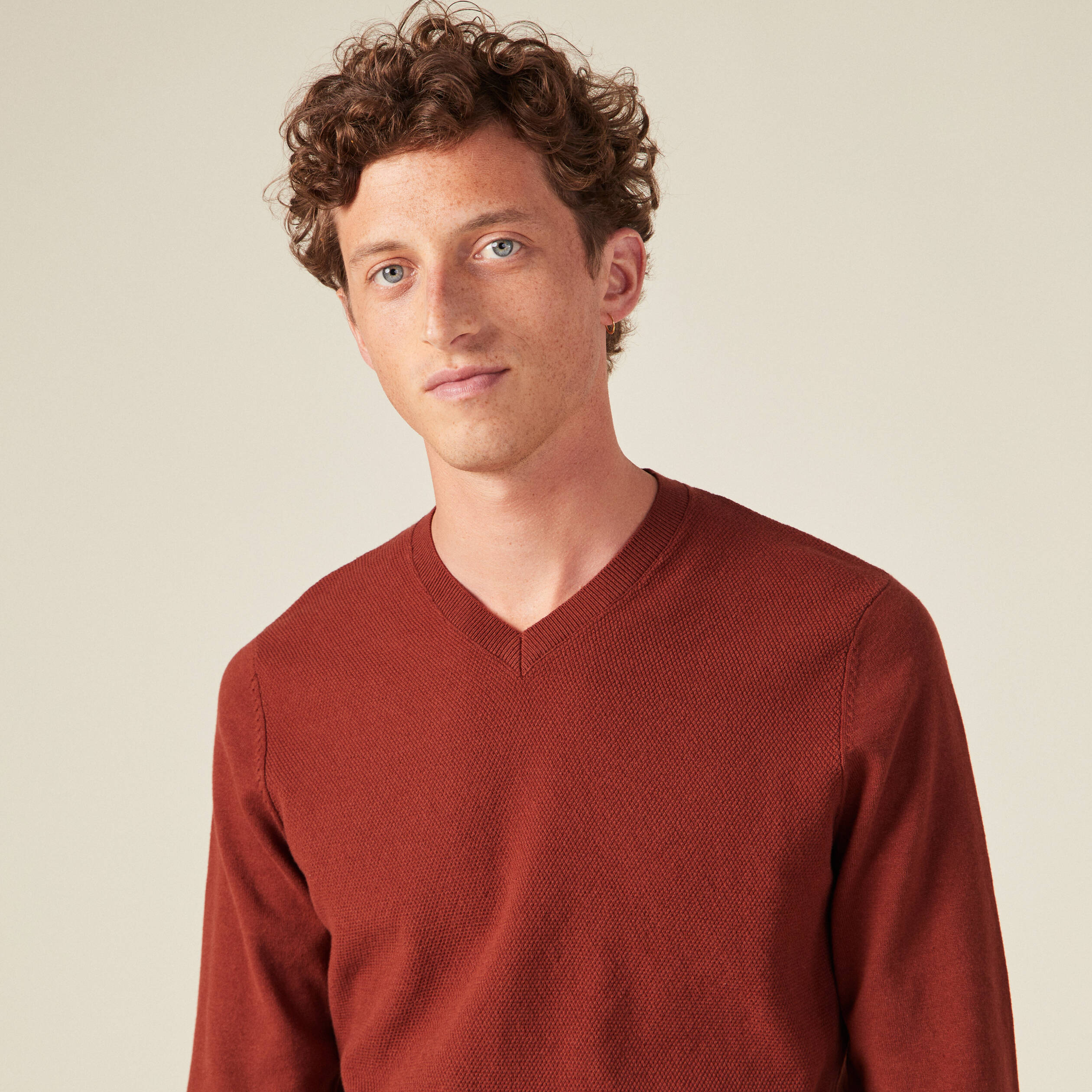 Pull col en V éco-responsable marron cognac homme