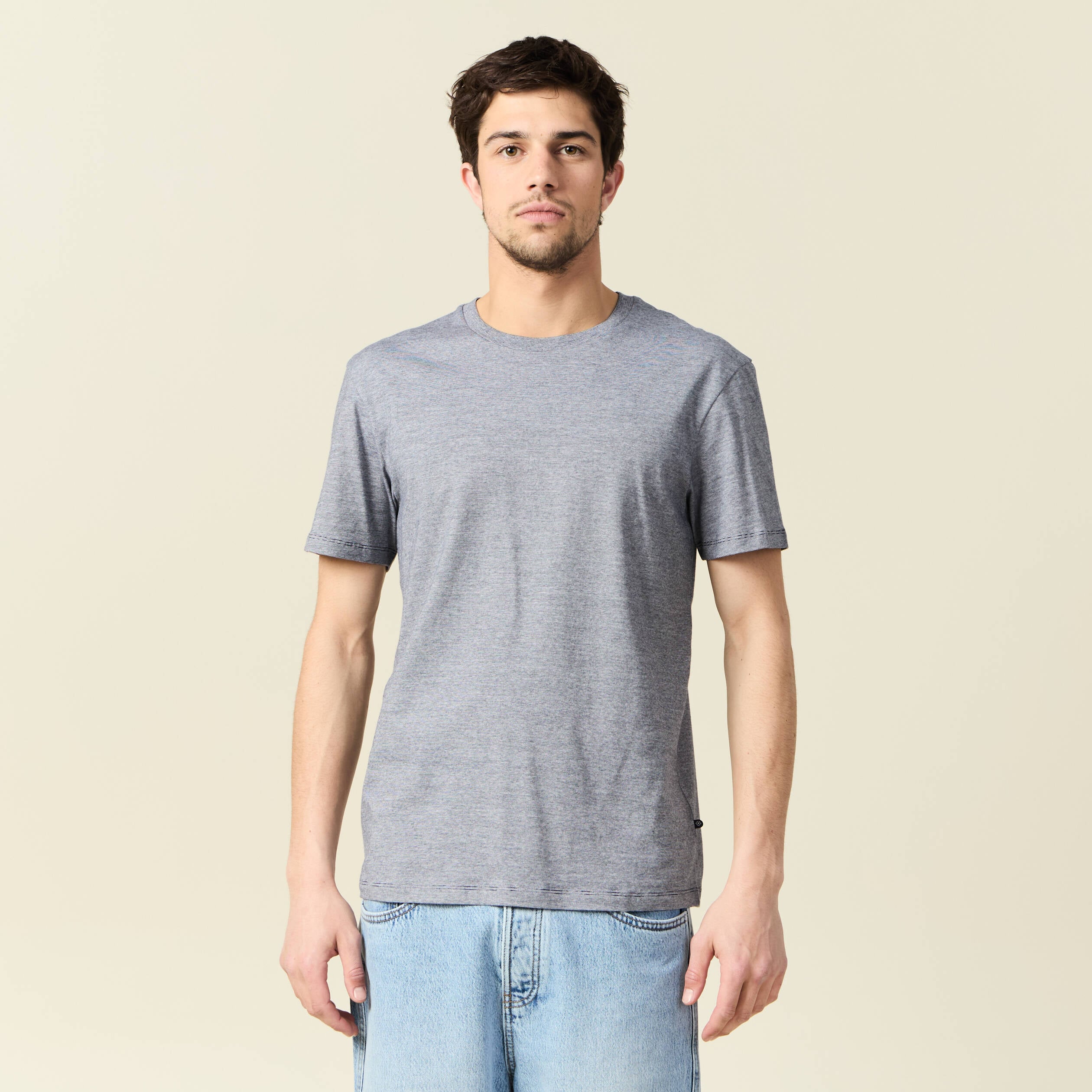 T-shirt cintr&eacute; col rond manches courtes bleu marine homme
