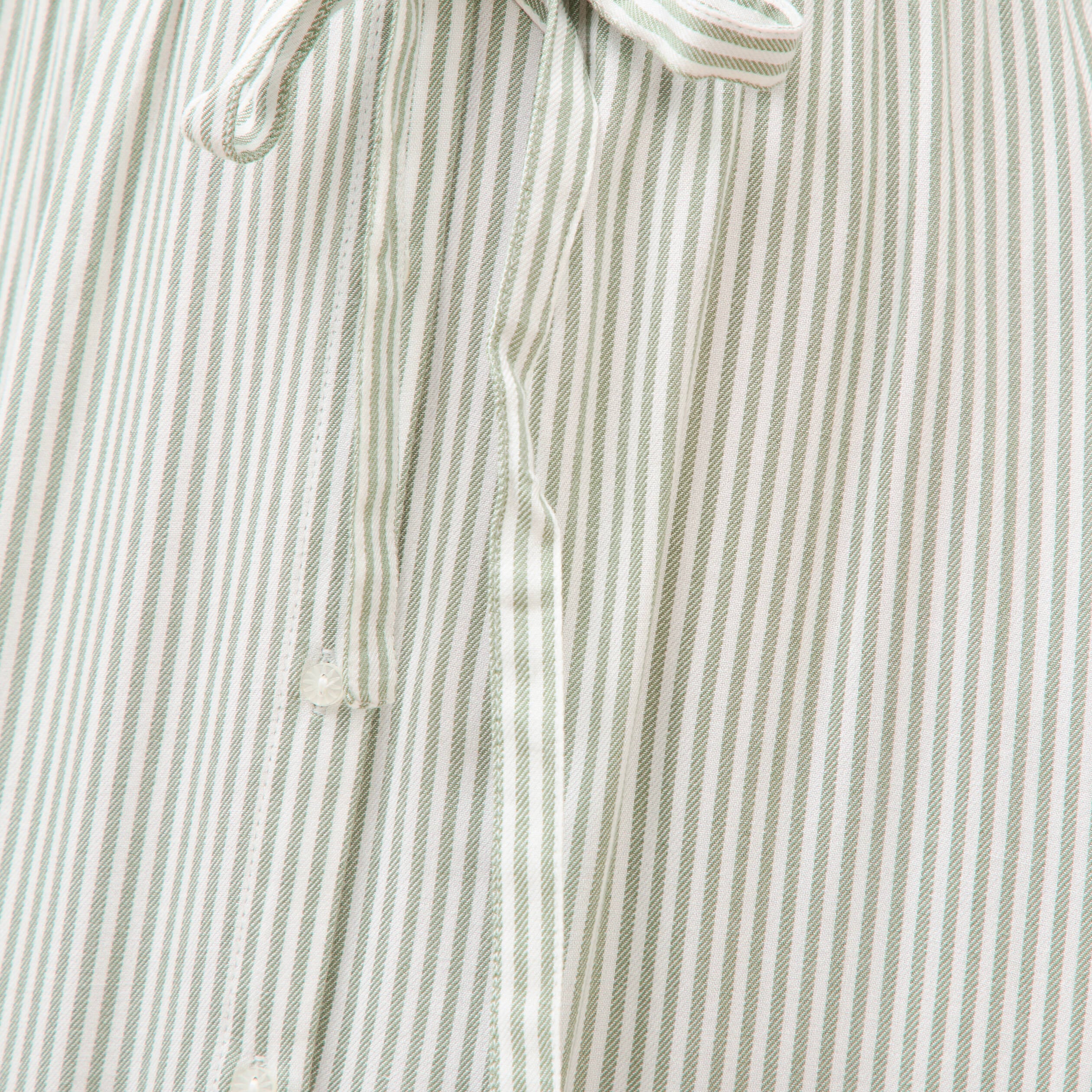 Robe longue &eacute;vas&eacute;e ceintur&eacute;e vert olive femme