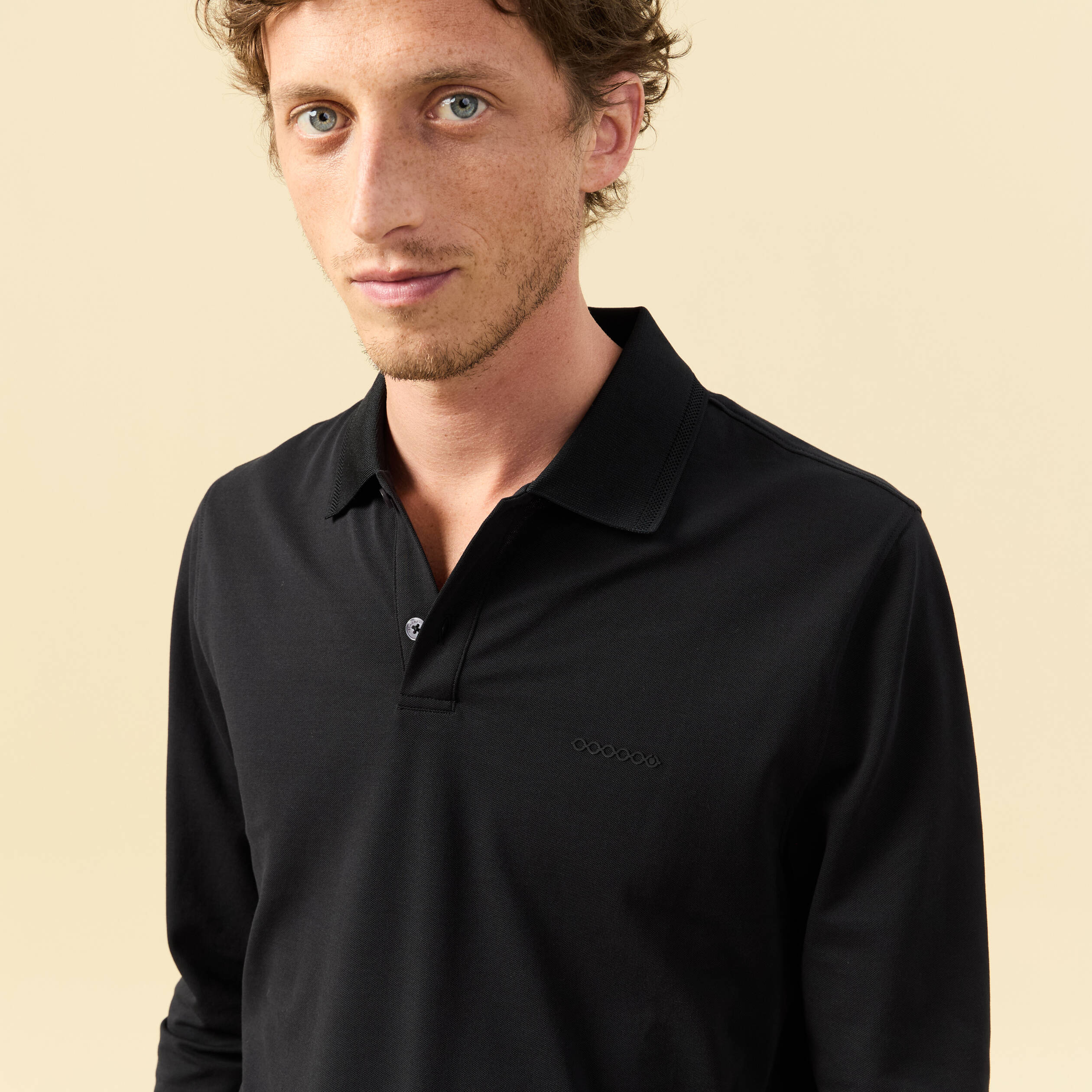 Polo cintr&eacute; manches longues noir homme
