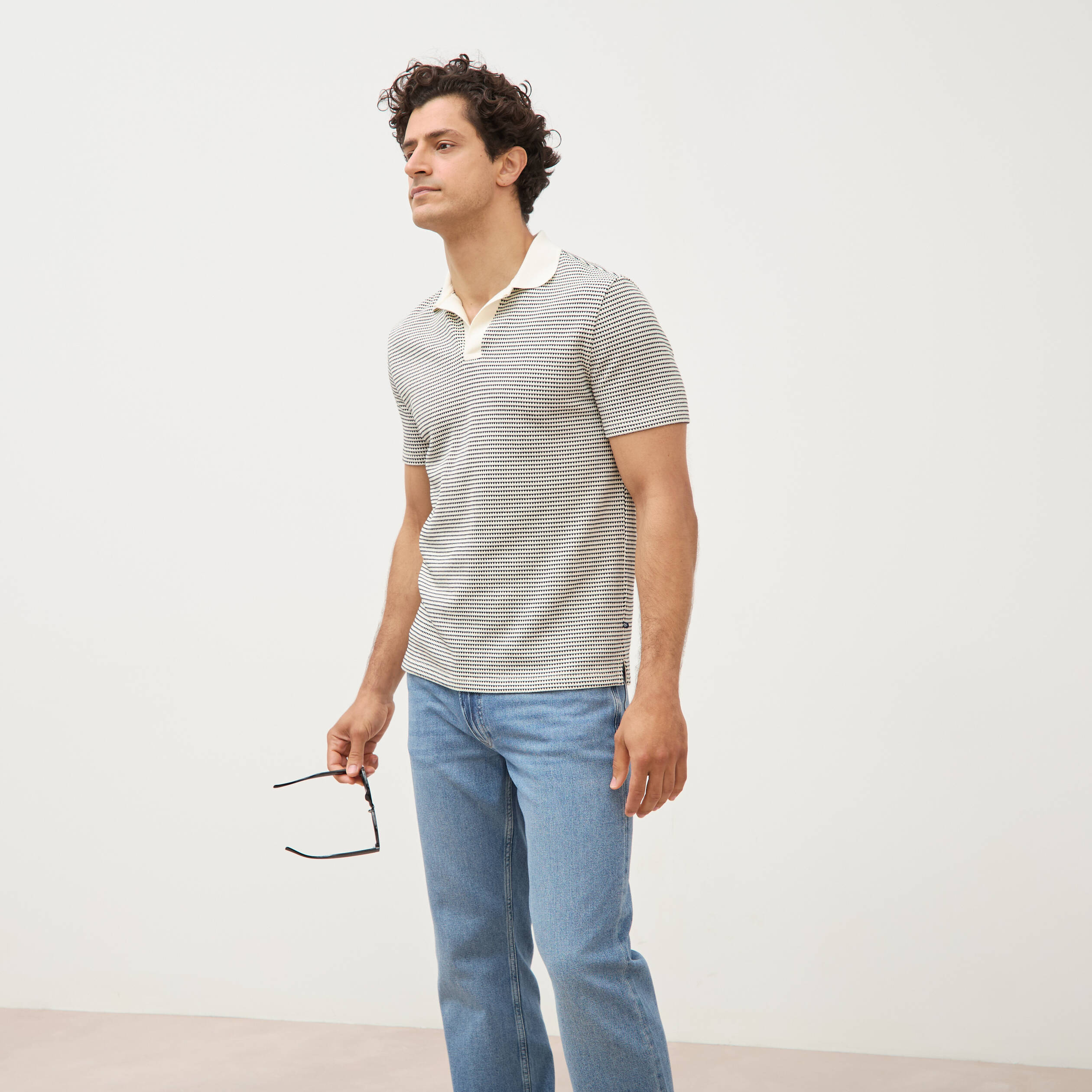 Polo cintr&eacute; manches courtes col cubain ecru homme