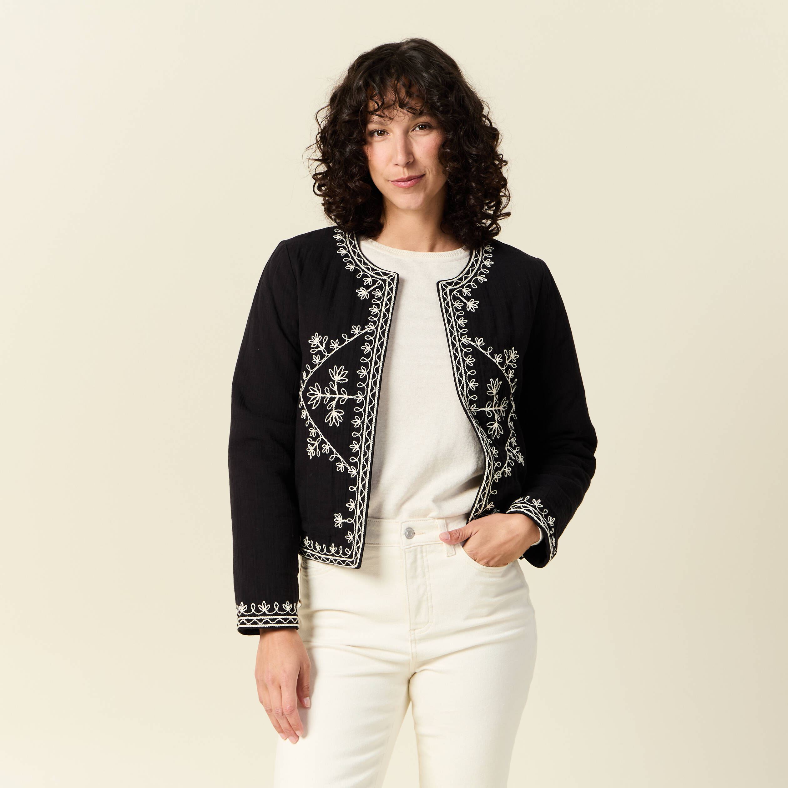 veste droite brodee noir femme Veste droite brodée noir femme