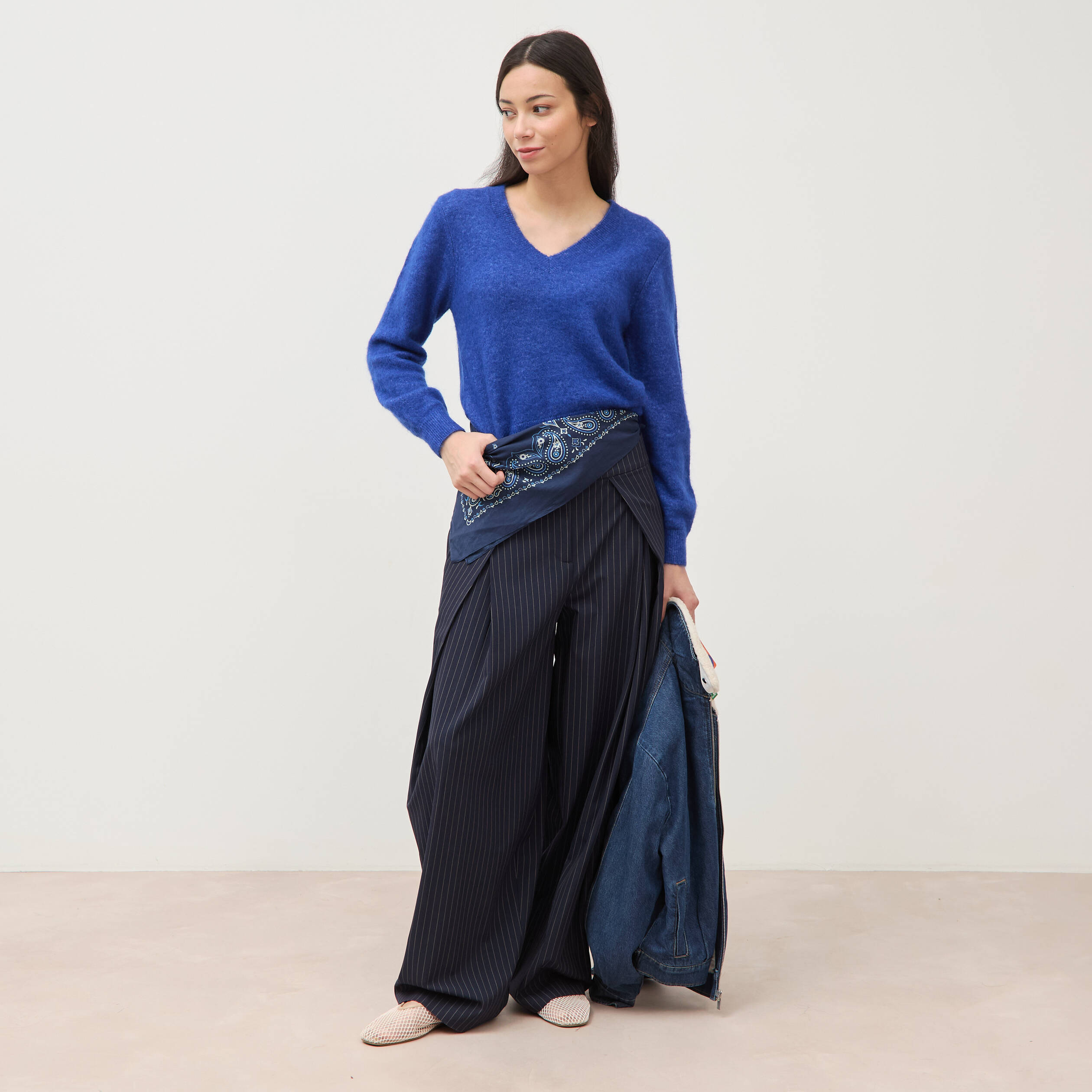 Pull droit col v manches longues bleu electrique femme