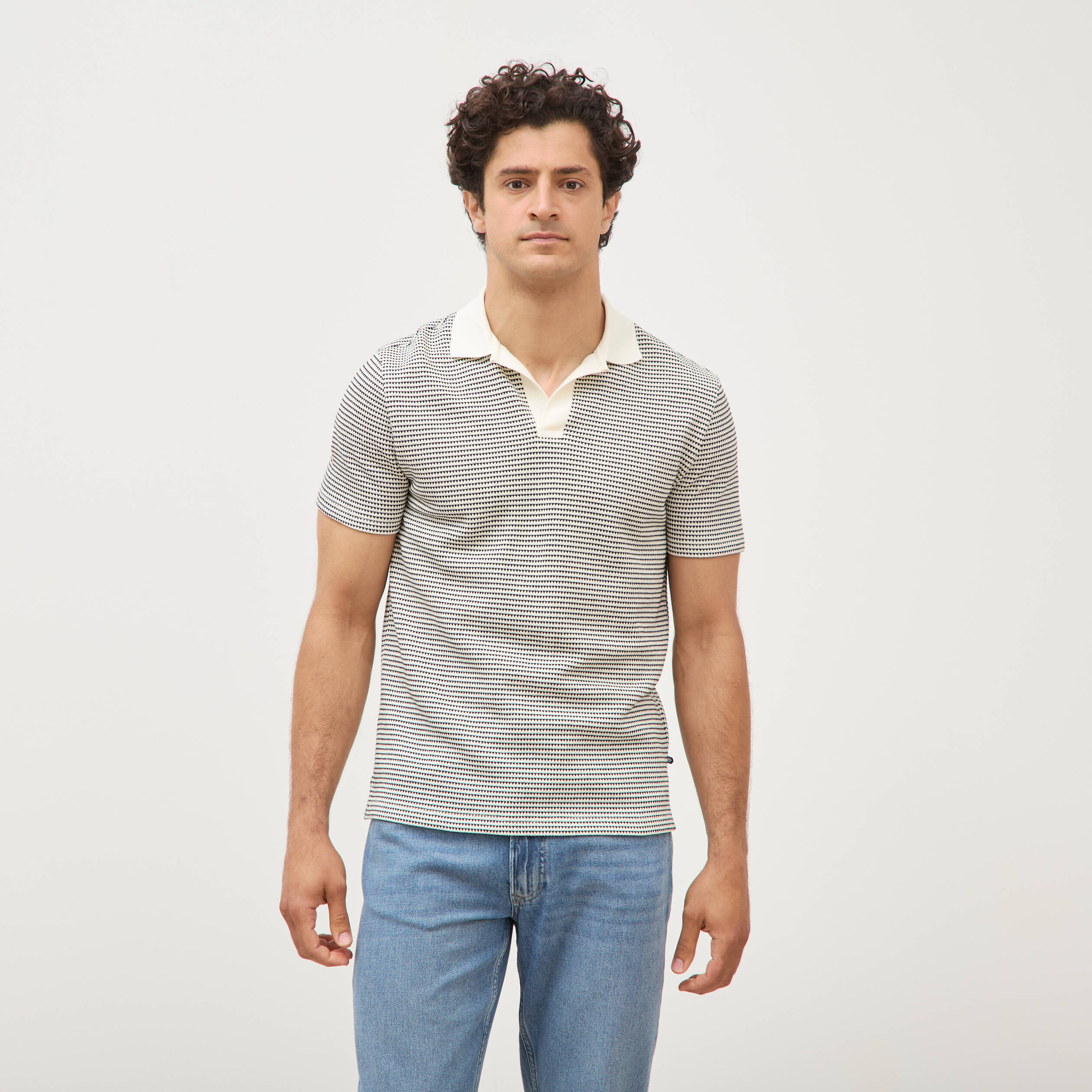 Polo cintr&eacute; manches courtes col cubain ecru homme