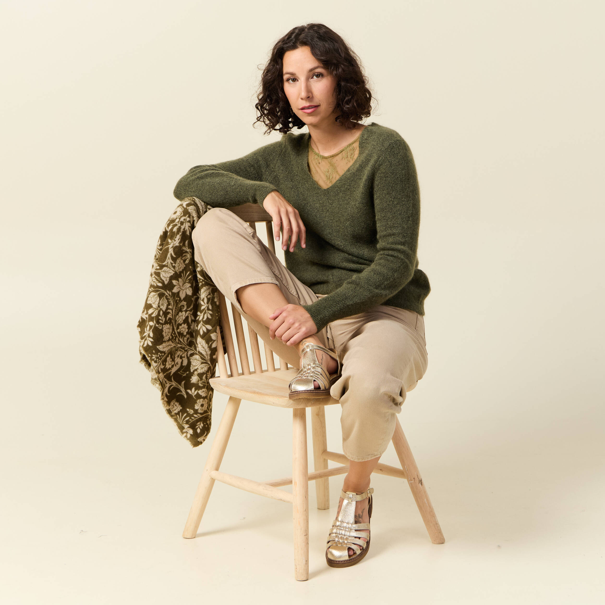 Pull col V manches longues vert kaki femme