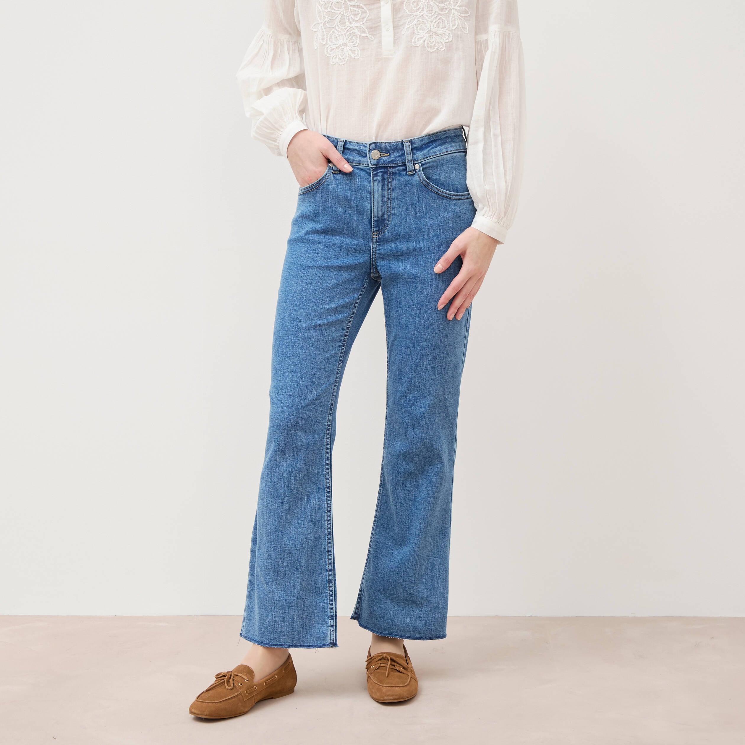 Jeans bootcut cropped taille bascul&eacute;e denim used femme