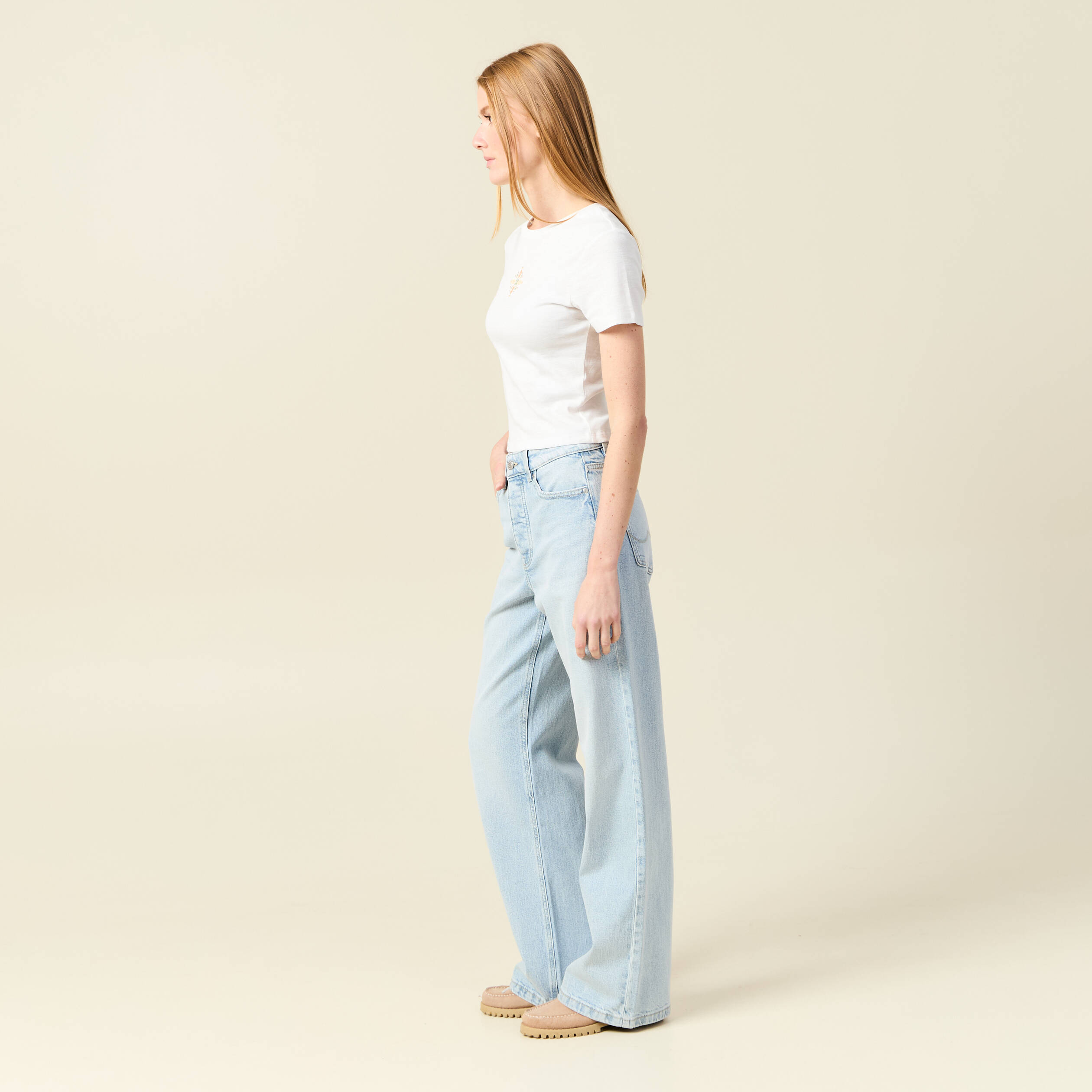 T-shirt ajust&eacute; cropped col rond ivoire femme