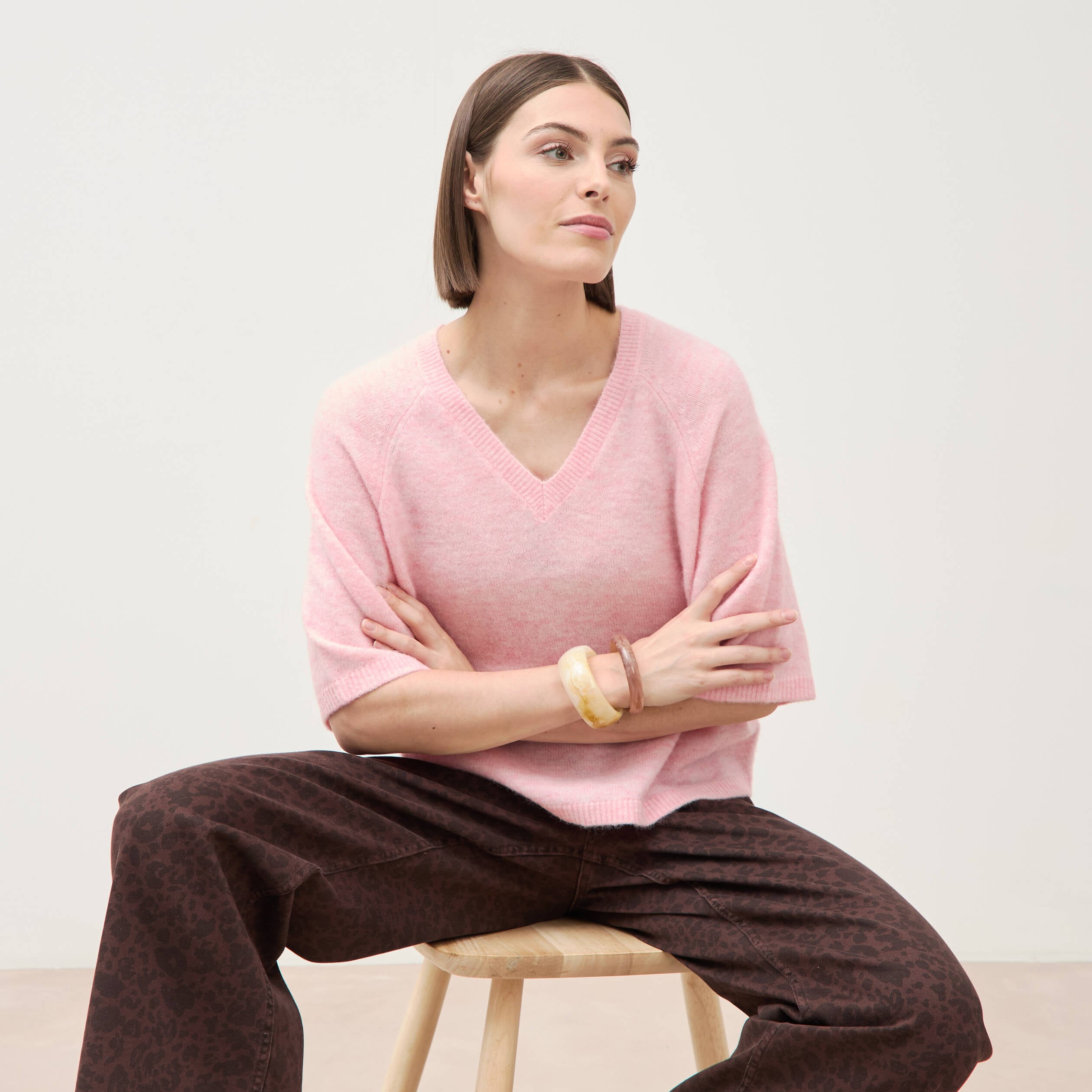 Pull droit col rond manches courtes rose clair femme