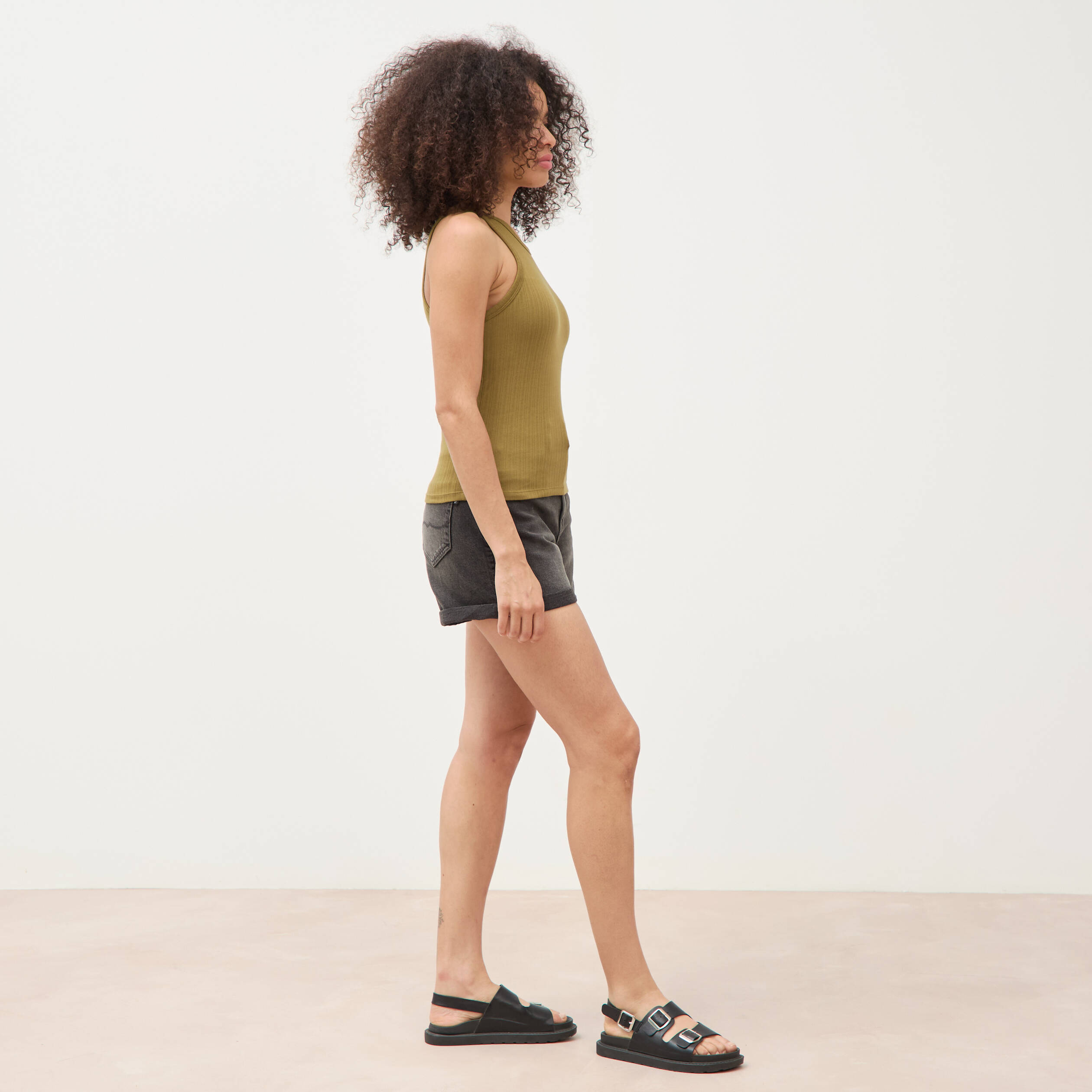D&eacute;bardeur 2 en 1 avec brassi&egrave;re int&eacute;gr&eacute;e vert kaki femme