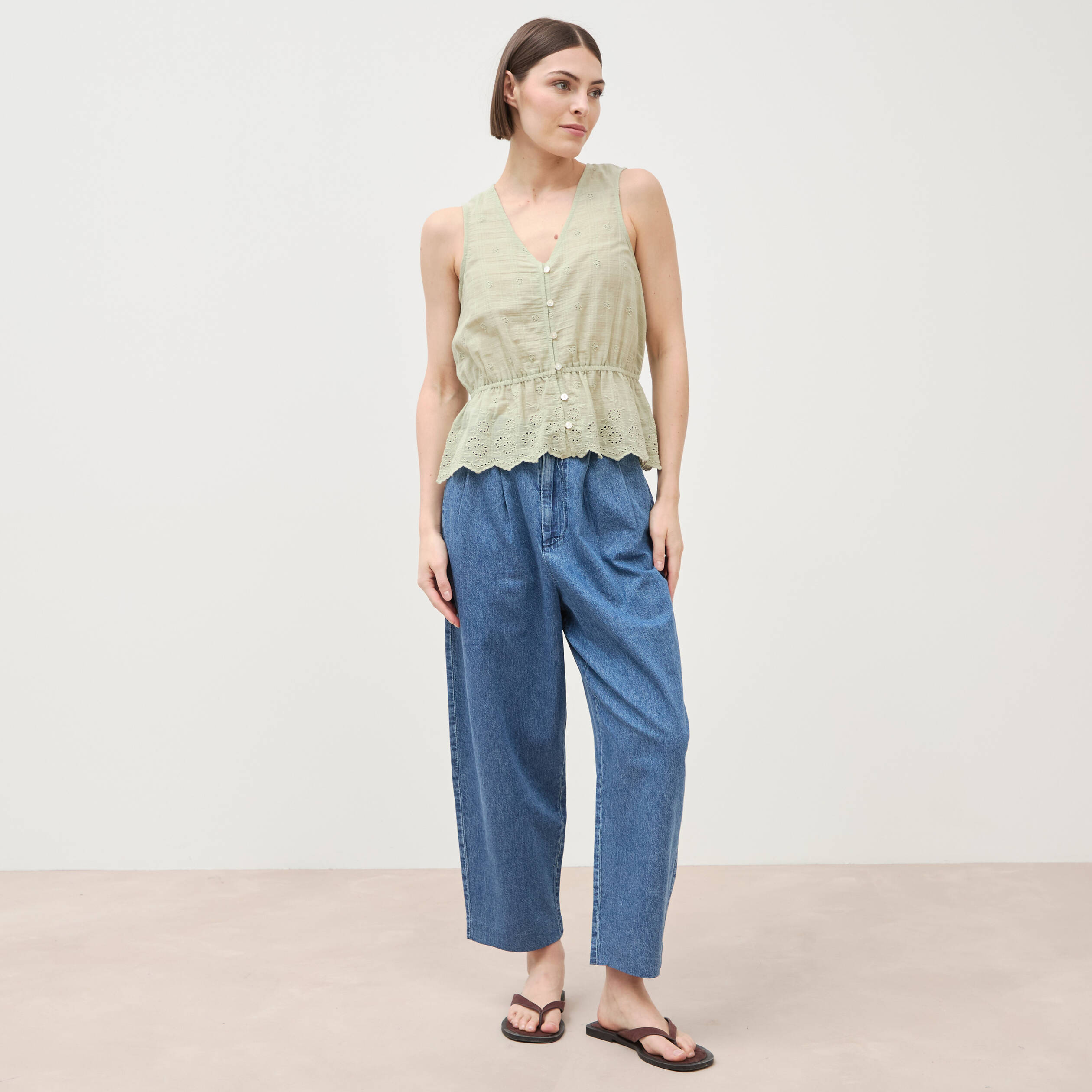 Top col v sans manches en coton vert kaki femme