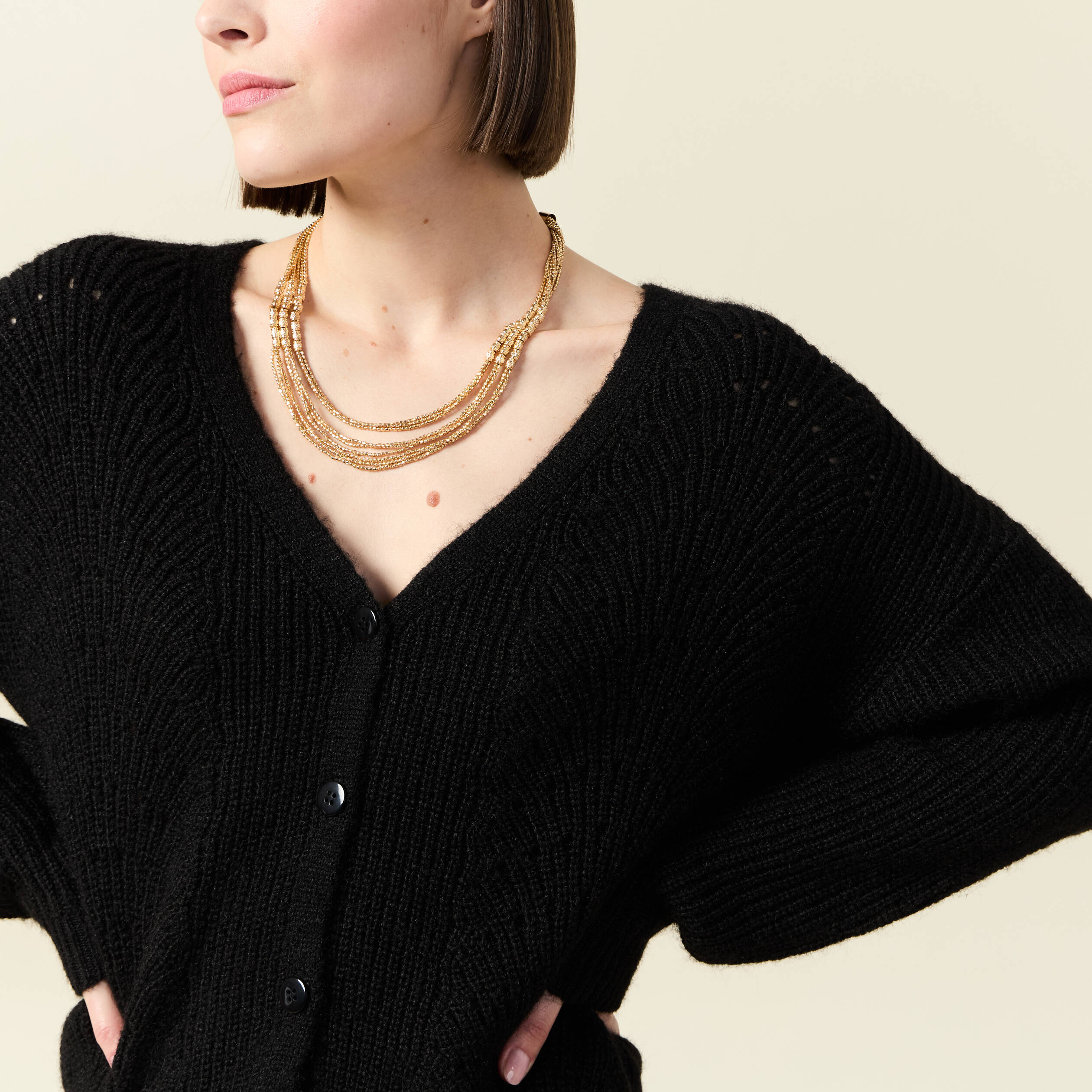 Gilet ajour&eacute; col V manches longues noir femme