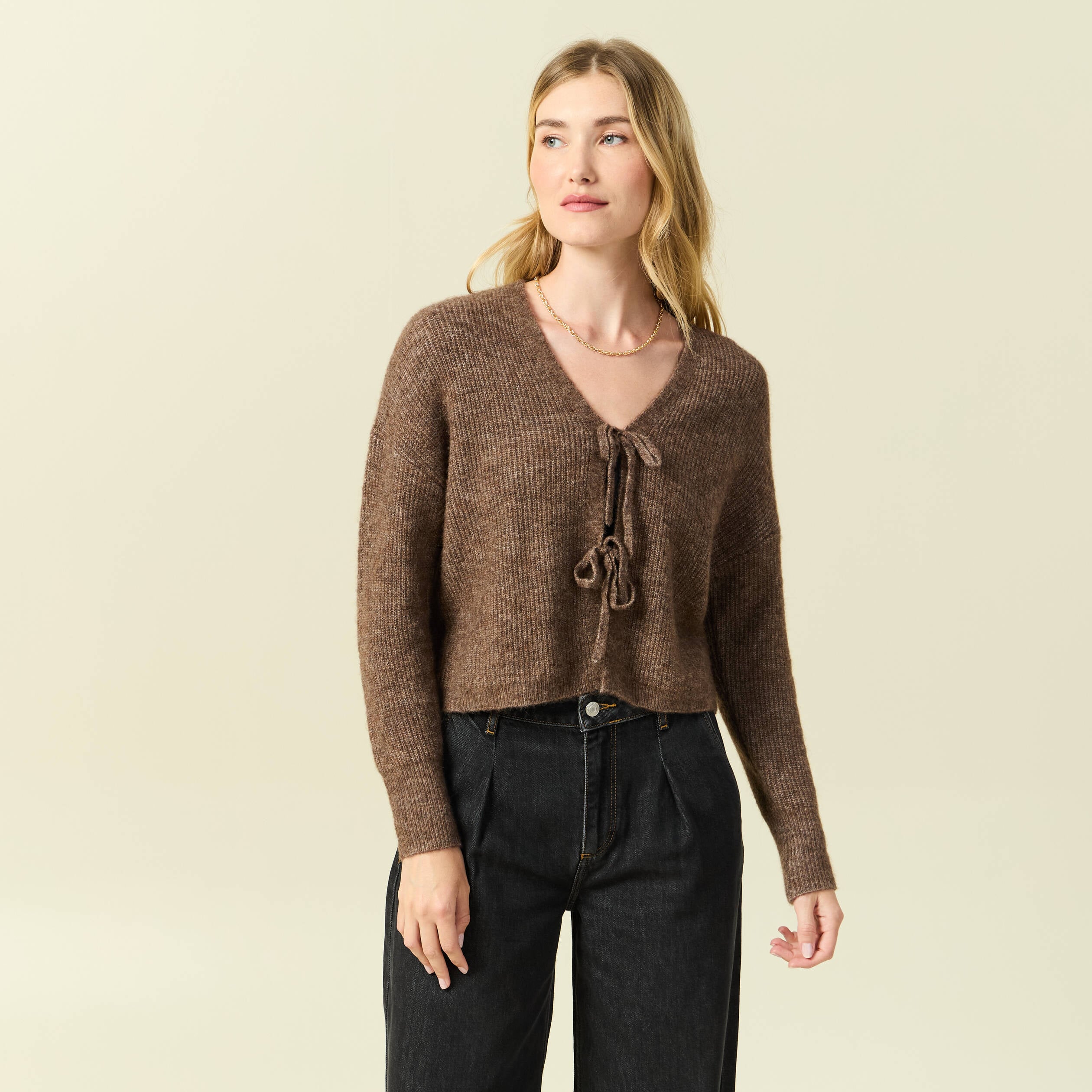 Gilet col V manches longues n&oelig;uds marron femme