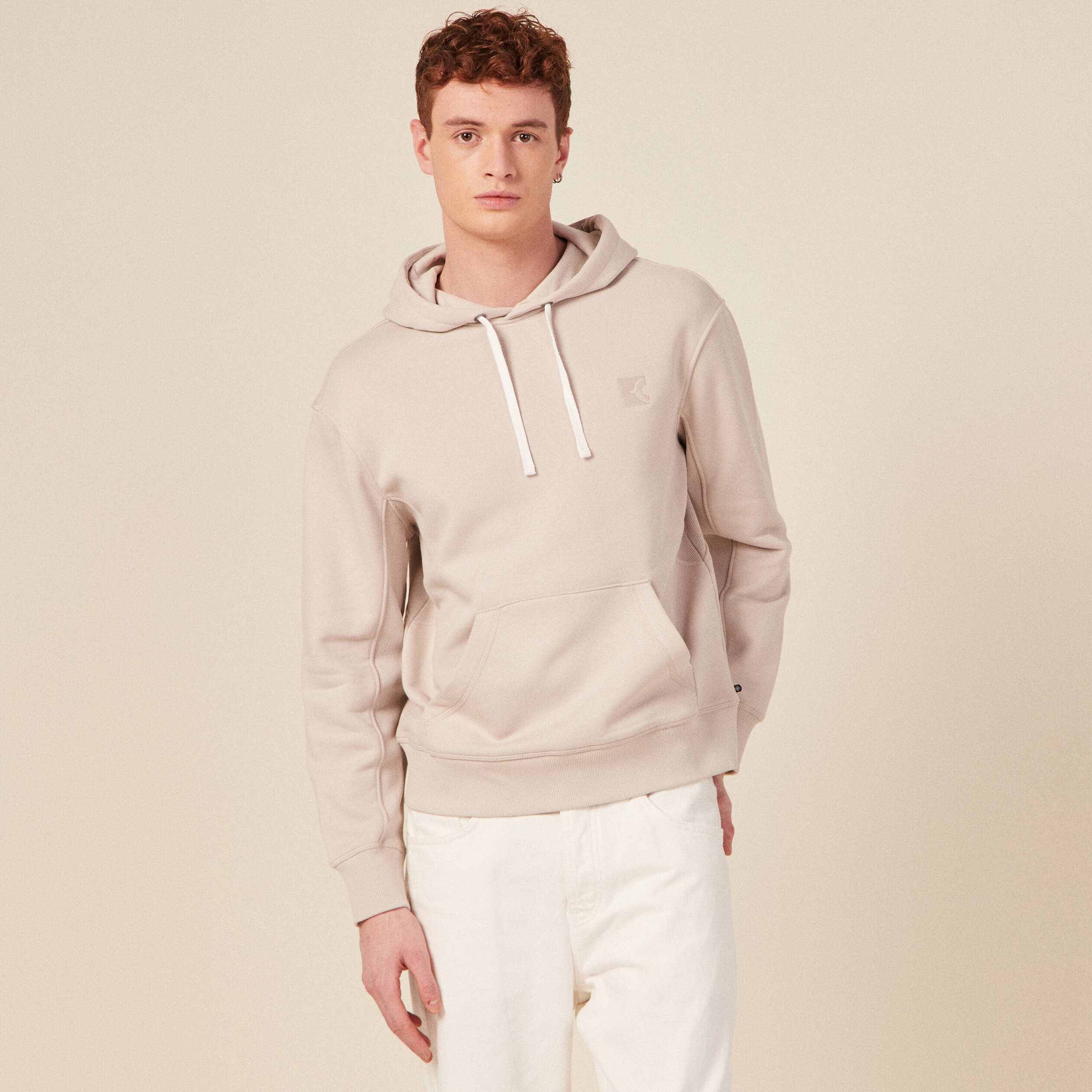 Haut à manches longues et capuche ajustée Nike Dri-FIT Universa pour