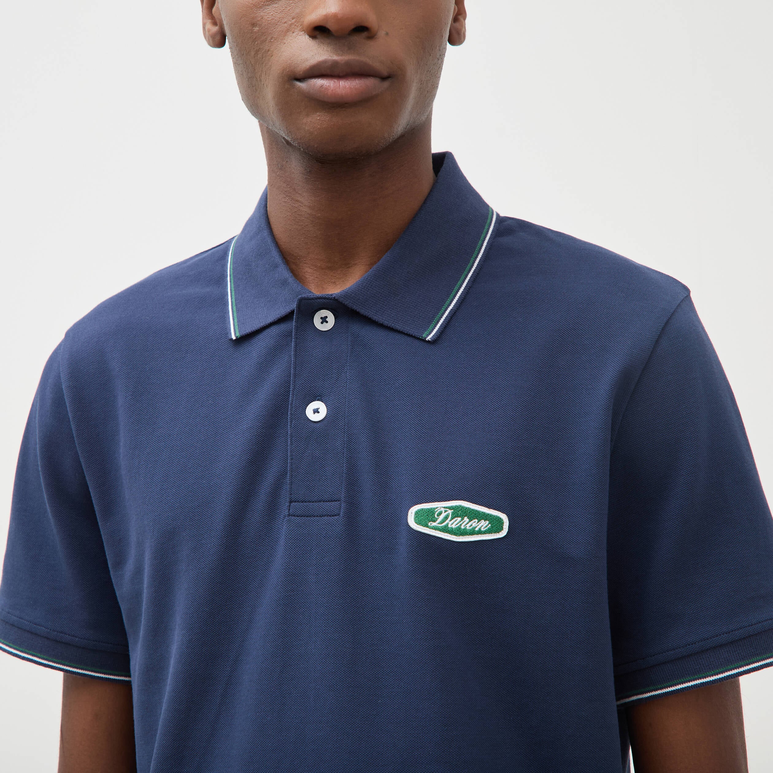 Polo cintr&eacute; en coton manches courtes bleu marine homme