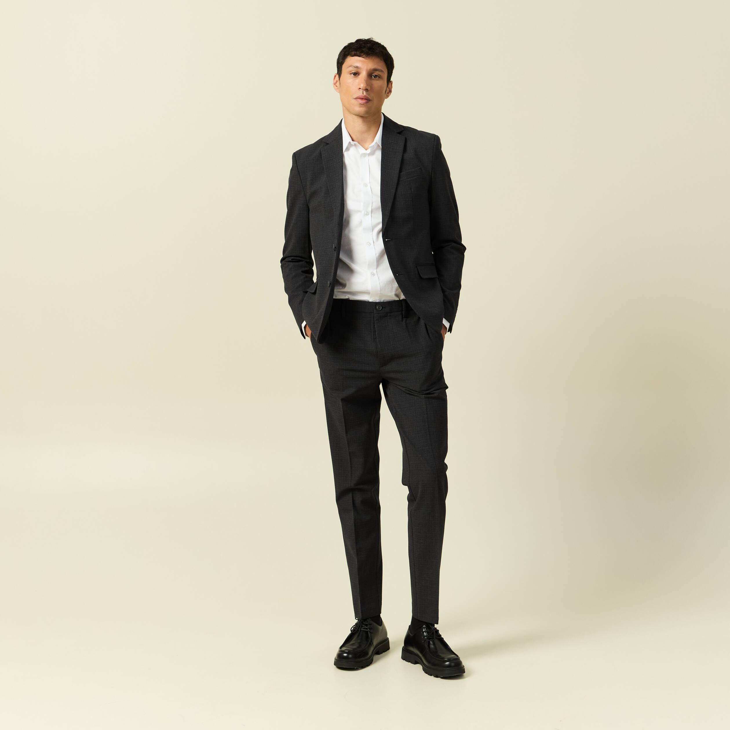 Blazer cintr&eacute; court col tailleur noir homme