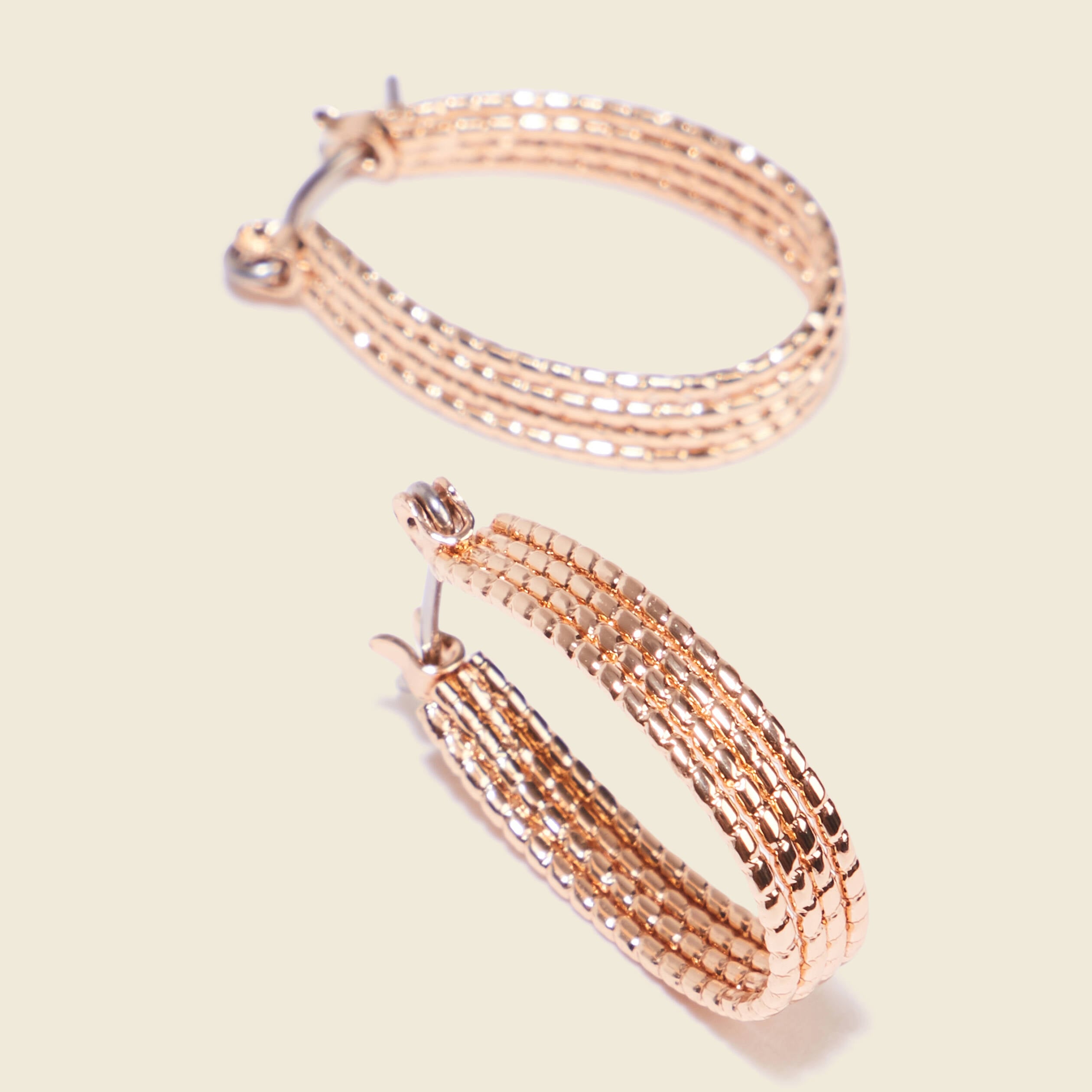 Boucles d'oreilles cr&eacute;oles couleur or femme