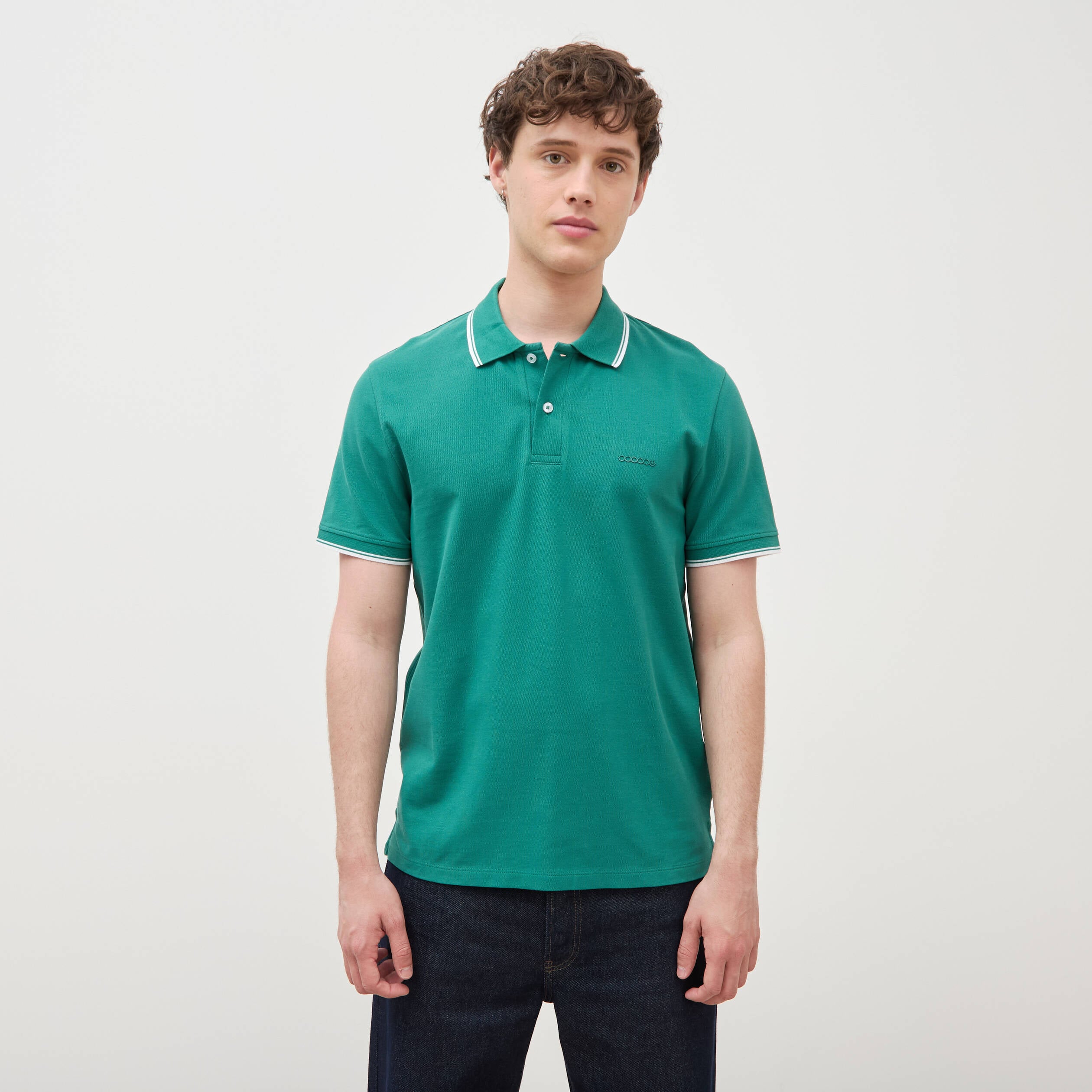 Polo cintr&eacute; en coton manches courtes vert &eacute;meraude homme