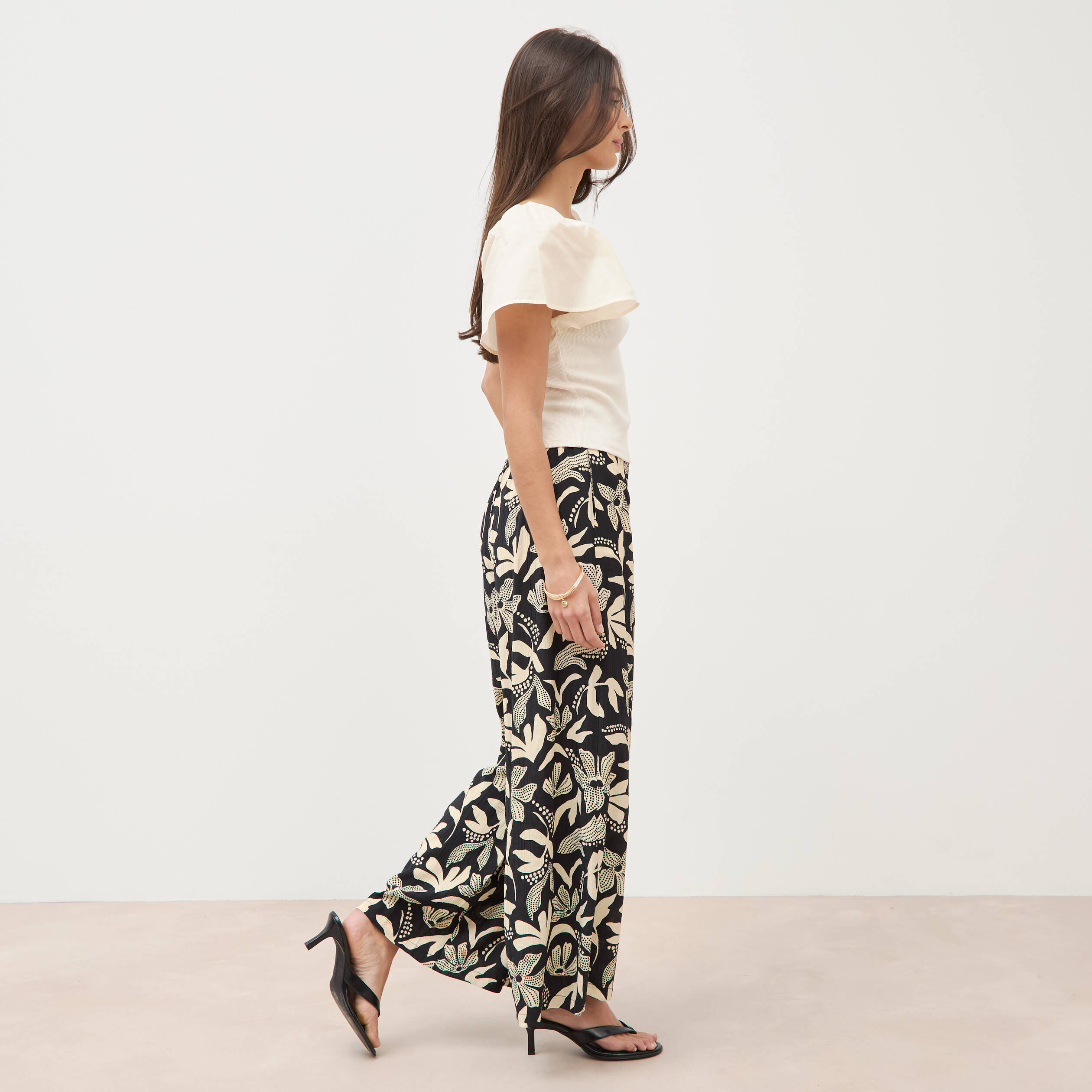 T-shirt bi-mati&egrave;re ajust&eacute; d&eacute;collet&eacute; ecru femme