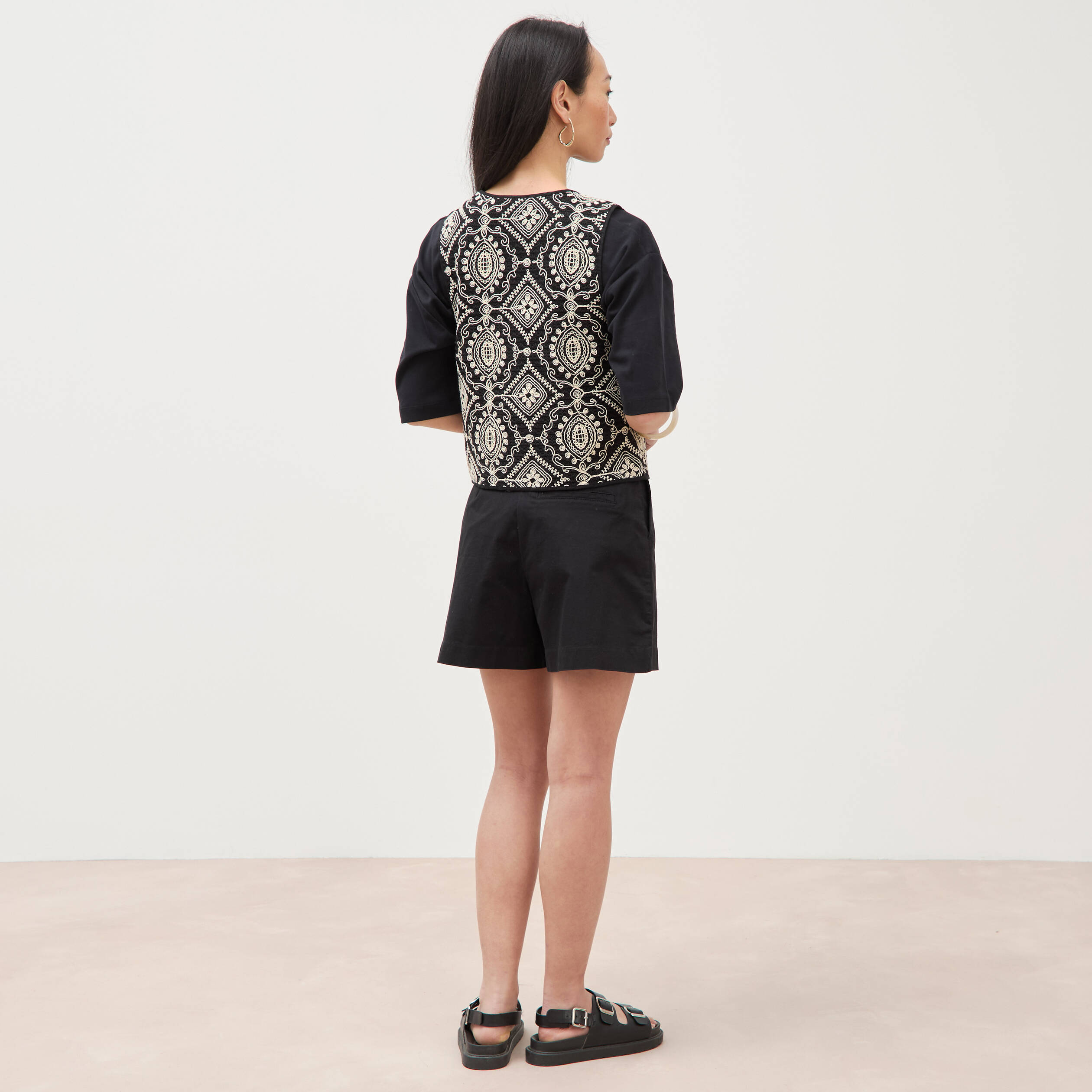 Cardigan sans manches avec broderies noir femme