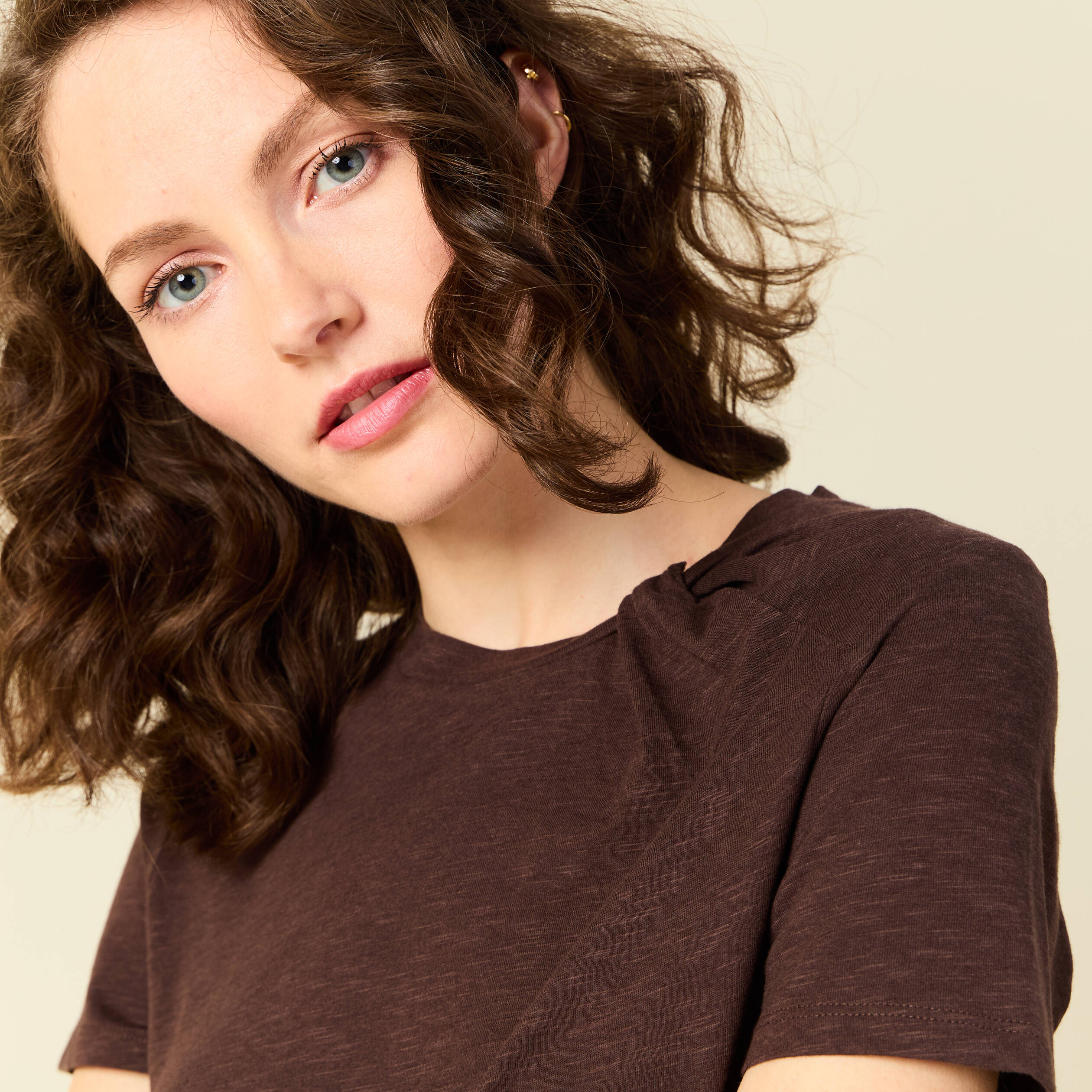 T-shirt col rond manches courtes marron femme