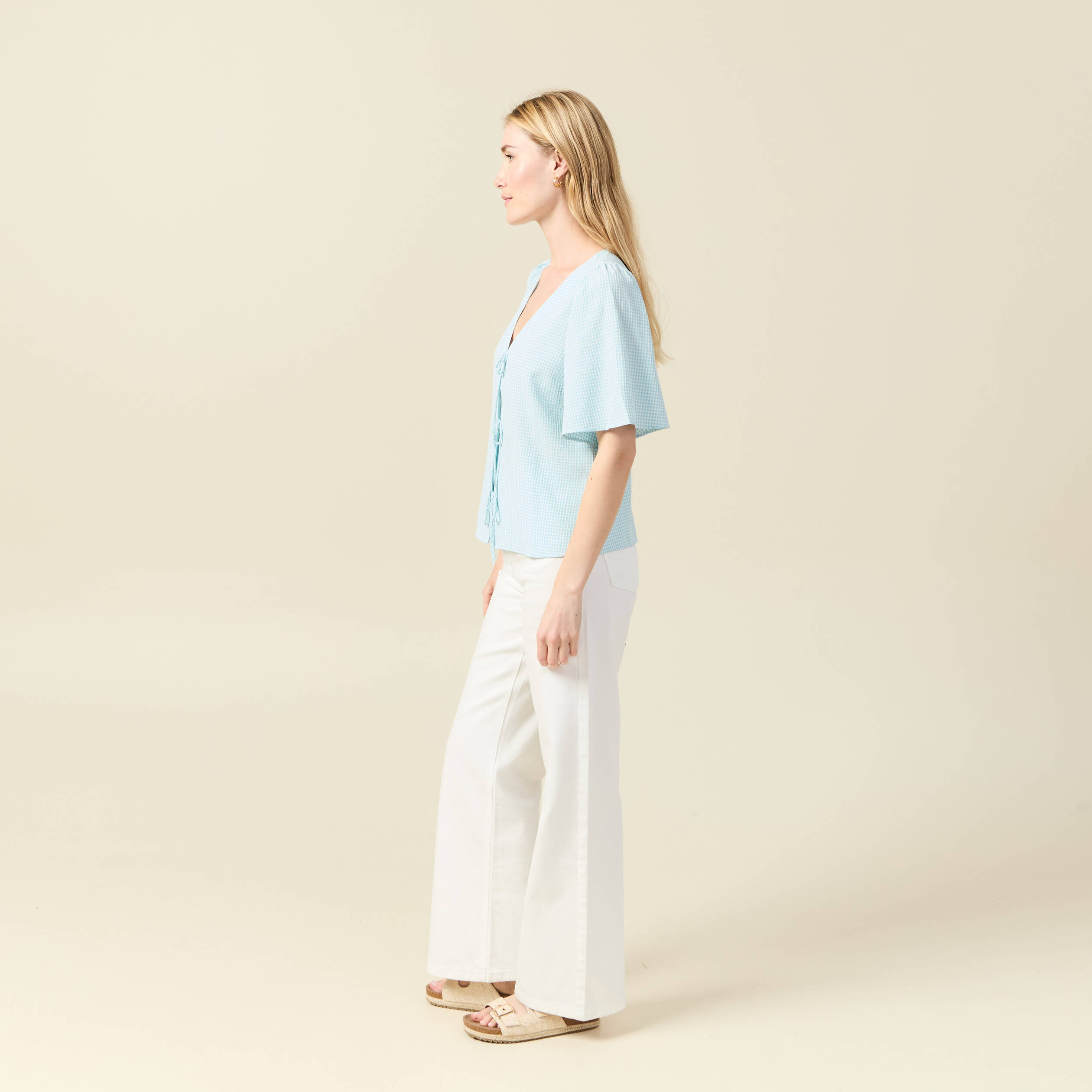 Blouse manches courtes nou&eacute;e bleu pastel femme