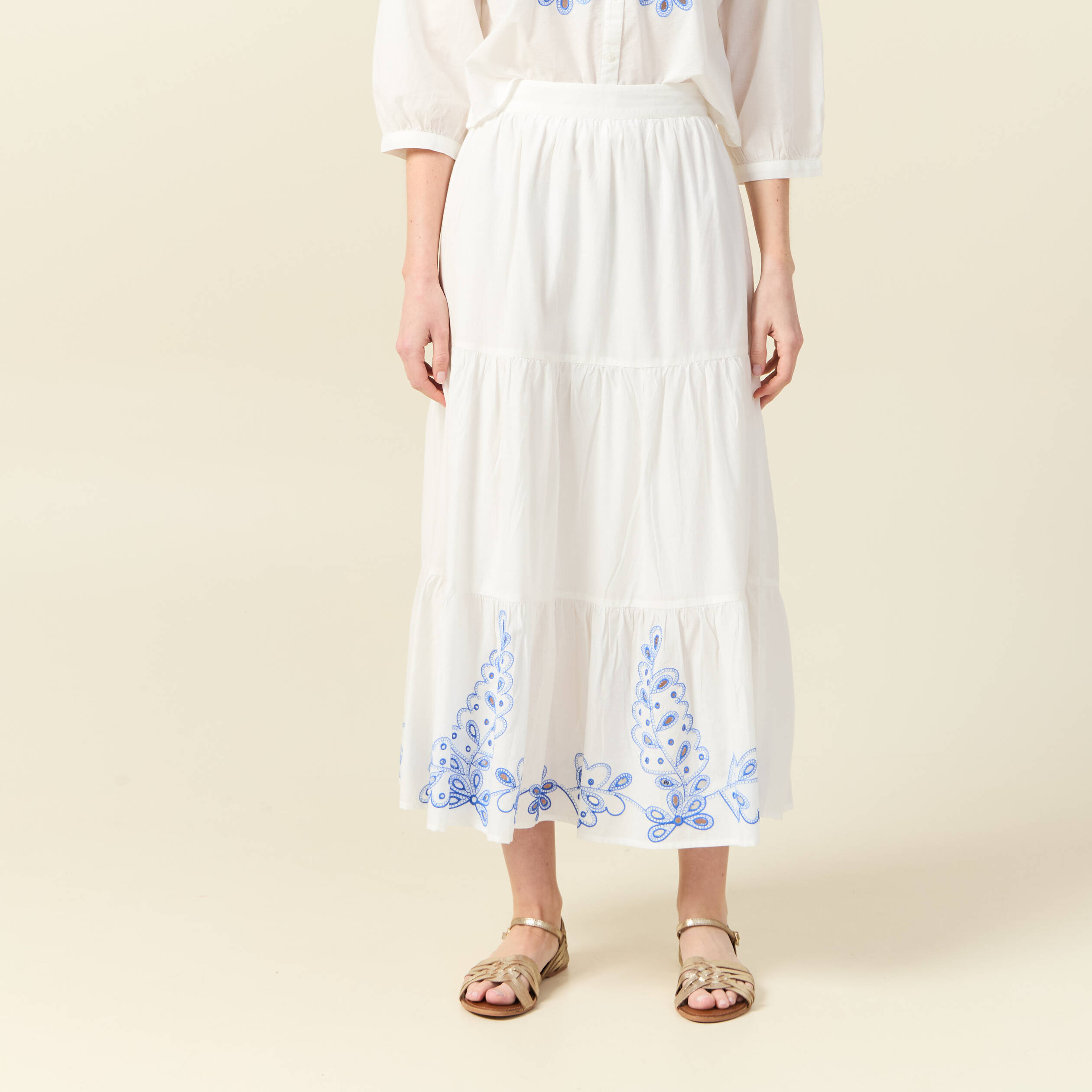 Jupe longue évasée brodée ecru femme