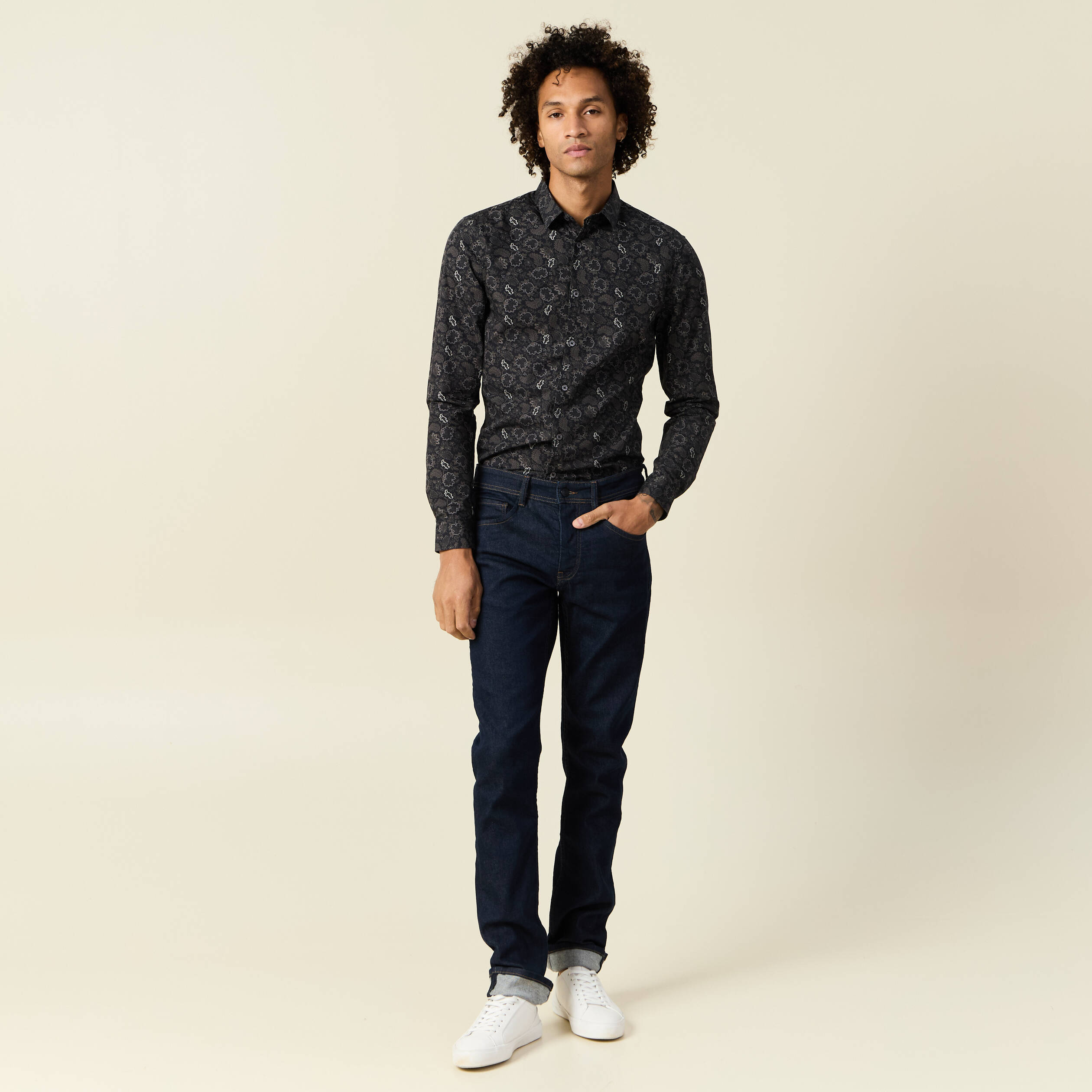 Chemise cintr&eacute;e en coton manches longues noir homme
