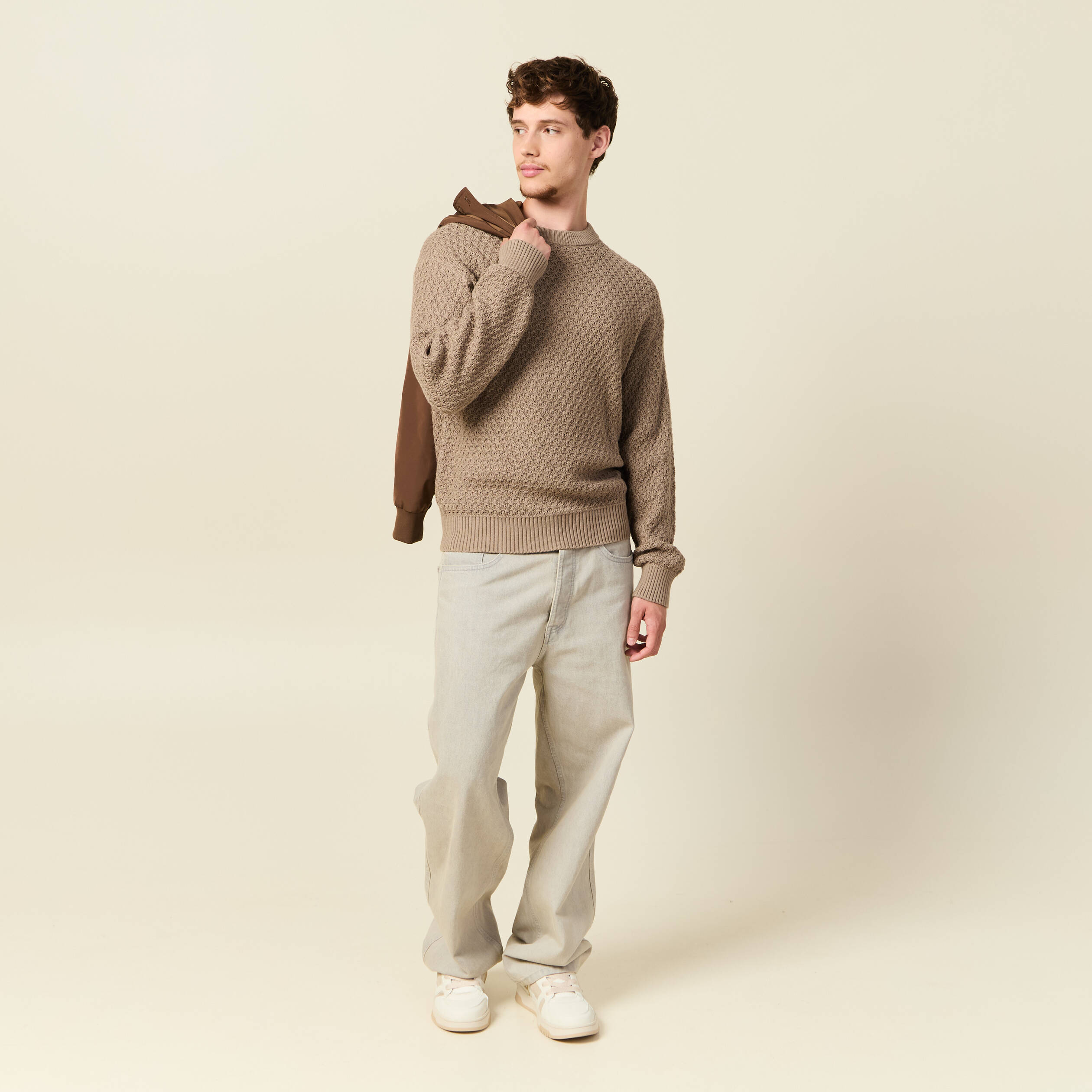 Pull col rond en coton taupe homme