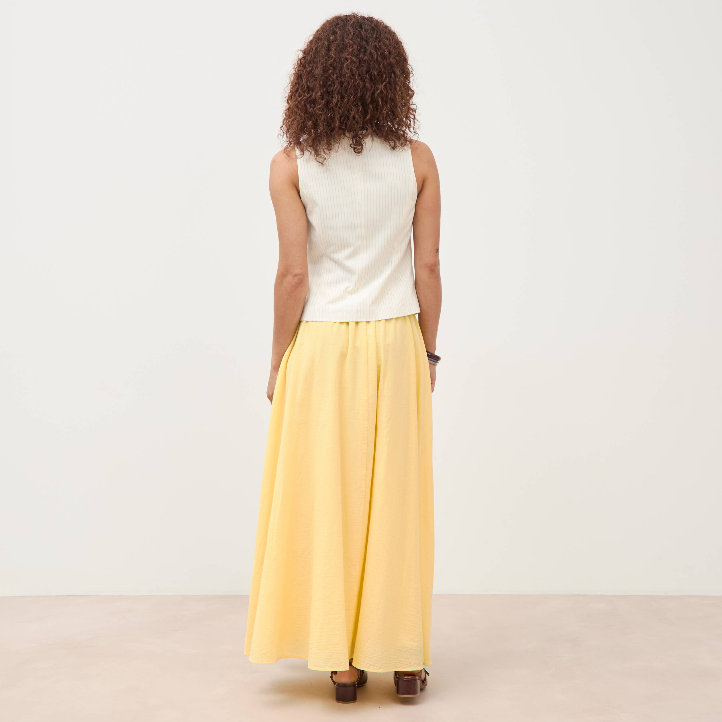Gilet sans manches col rond doubl&eacute; ivoire femme