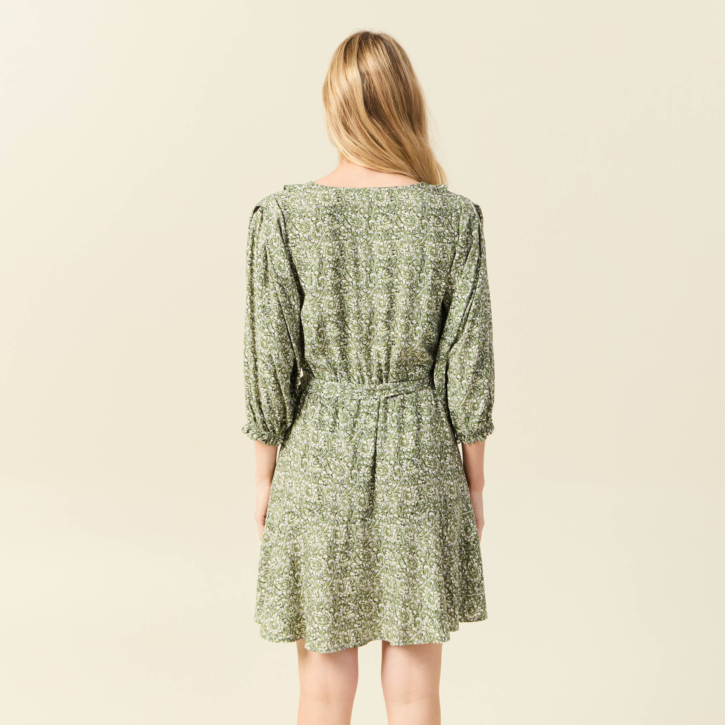 Robe &eacute;vas&eacute;e ceintur&eacute;e vert kaki femme